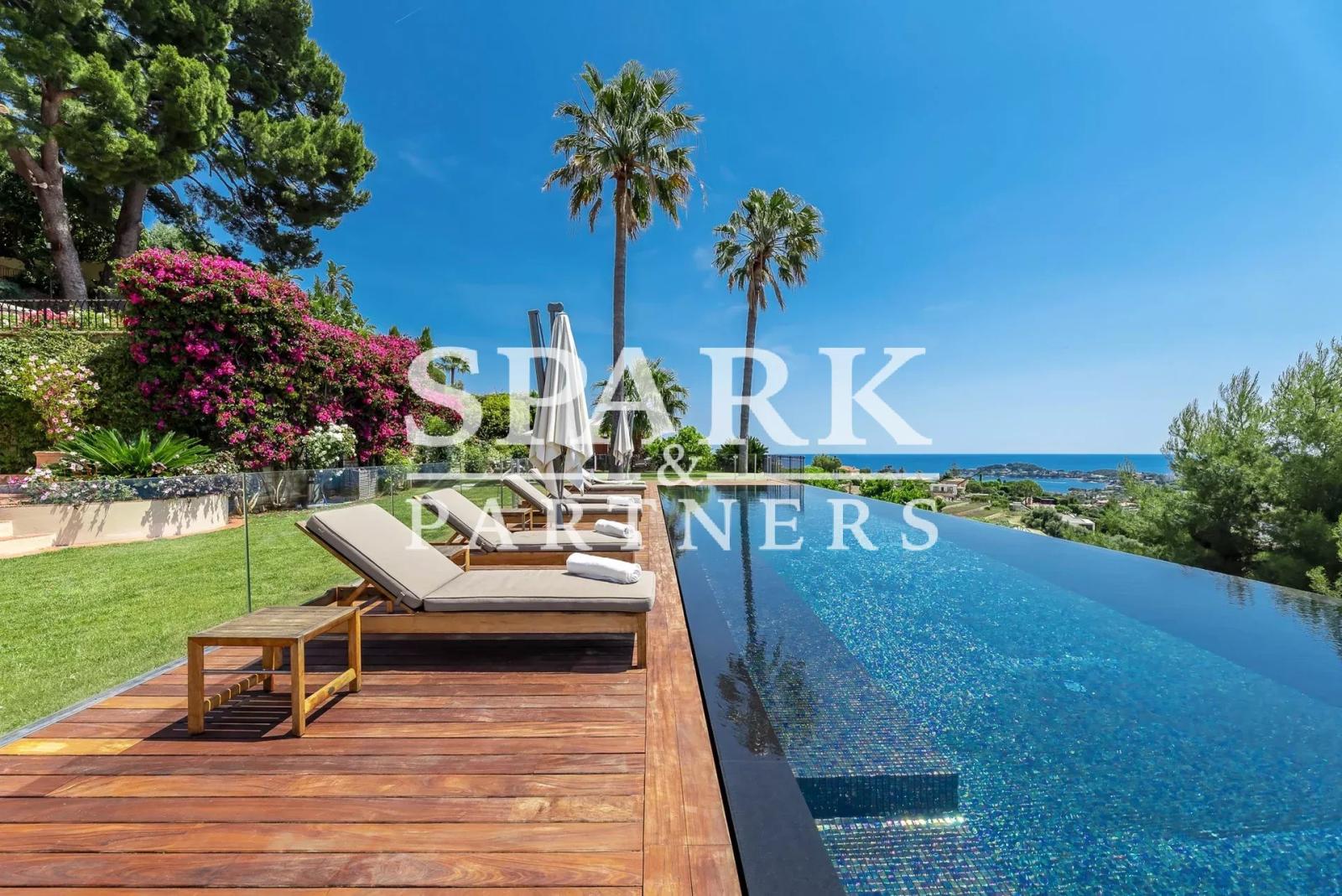 Villefranche sur Mer - Unique propriété avec vue imprenable sur la mer