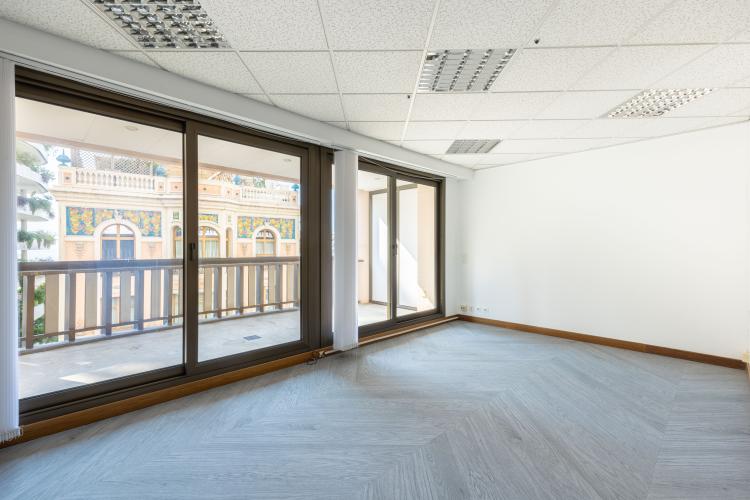 MAGNIFIQUES BUREAUX CARRE D'OR