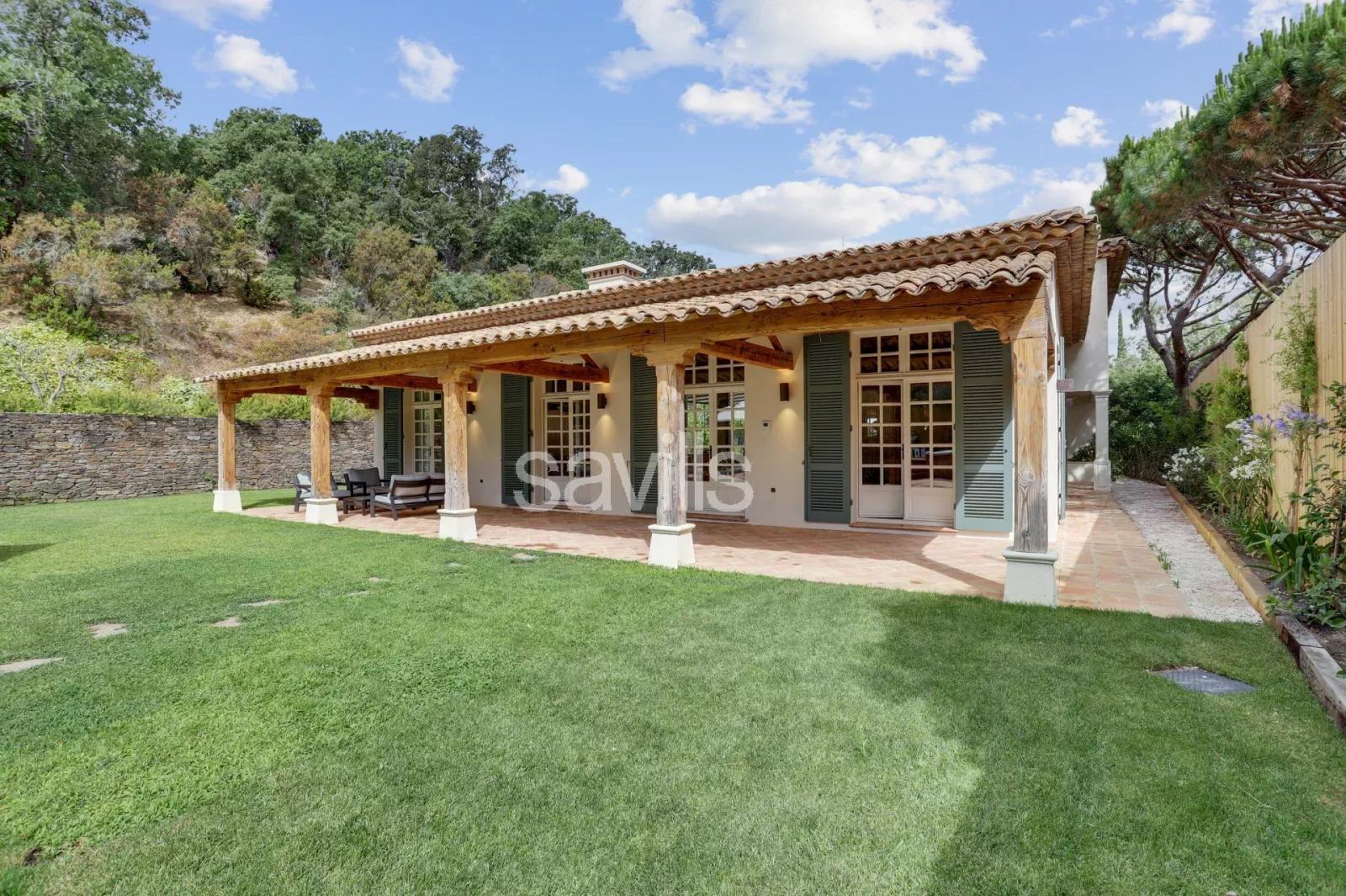 Propriété provencale au cœur de deux hectares de garrigues, proche de Pampelonne