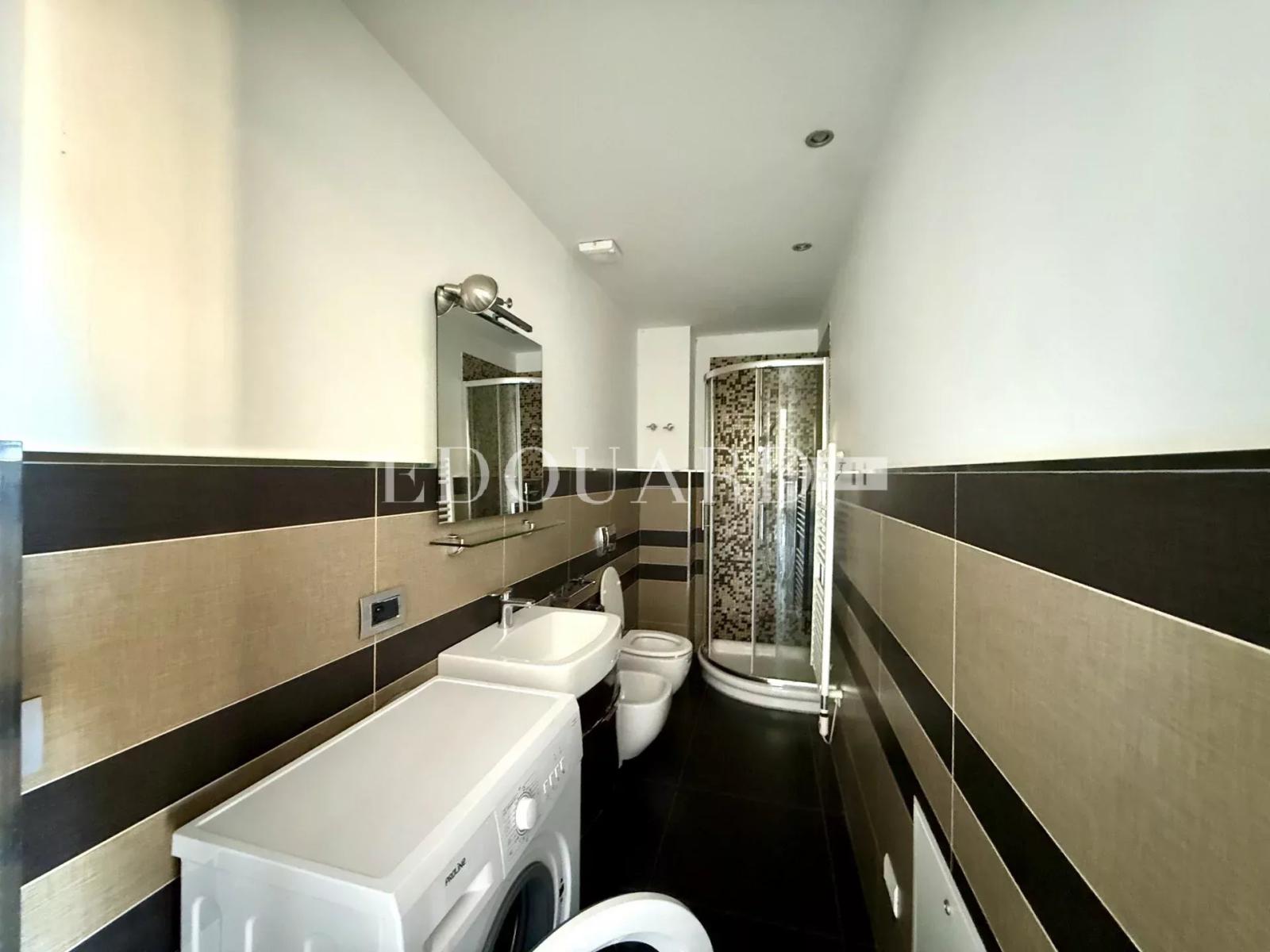 En exclusivité charmant deux pièces à vendre, dans joli immeuble ancien en plein centre de Menton