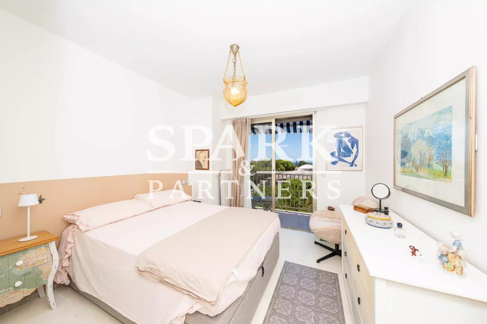 Roquebrune Cap Martin - Bel appartement dernière étage - vue mer