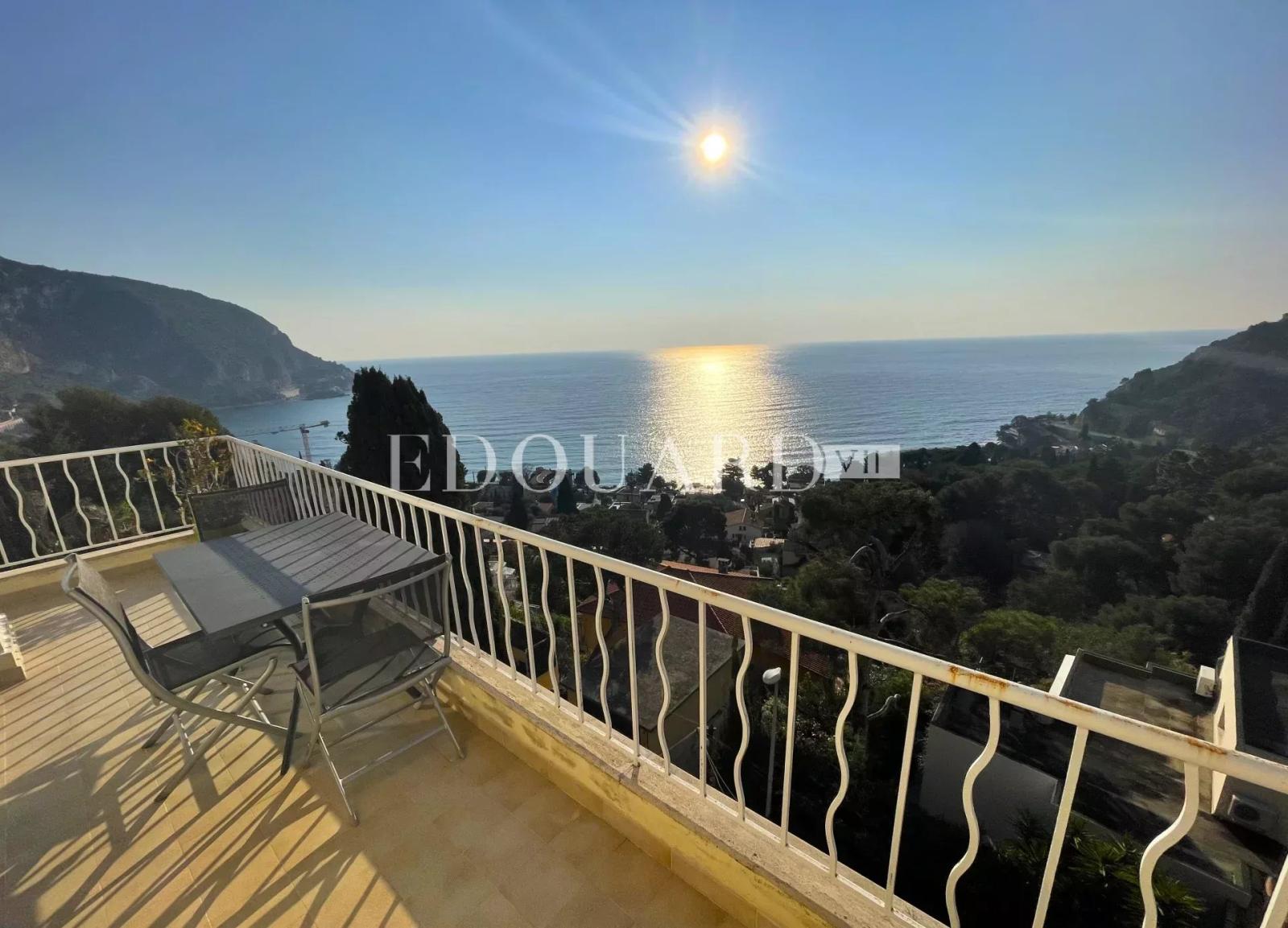 En exclusivité magnifique haut de villa de 84 m² avec superbe vue mer panoramique et parking