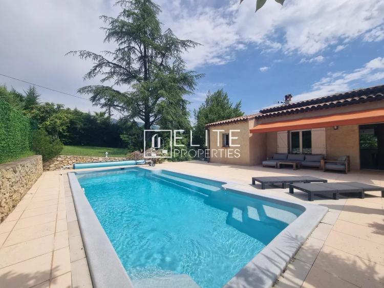 À VENDRE – Maison 5 pièces de plain-pied avec piscine – secteur calme et recherché