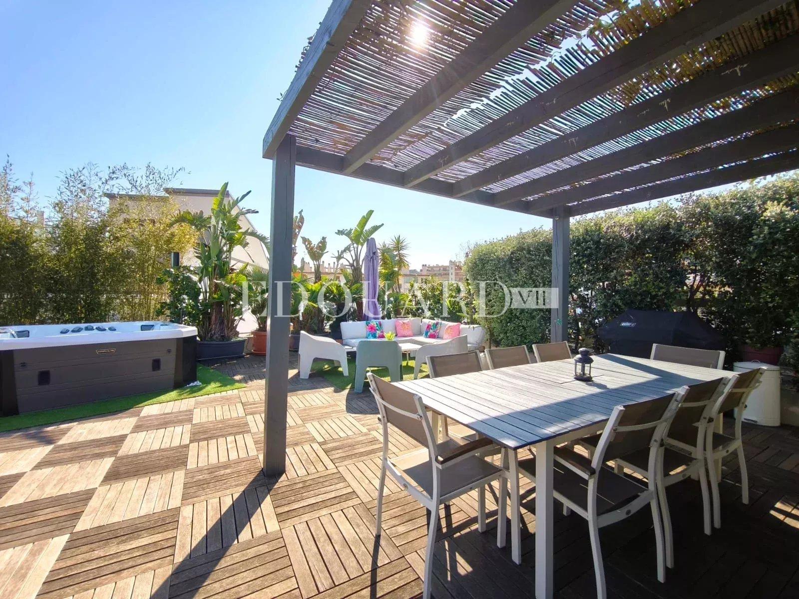 Sur la commune de Roquebrune Cap Martin, penthouse de 115 m²  avec grande terrasse et spectaculaire solarium