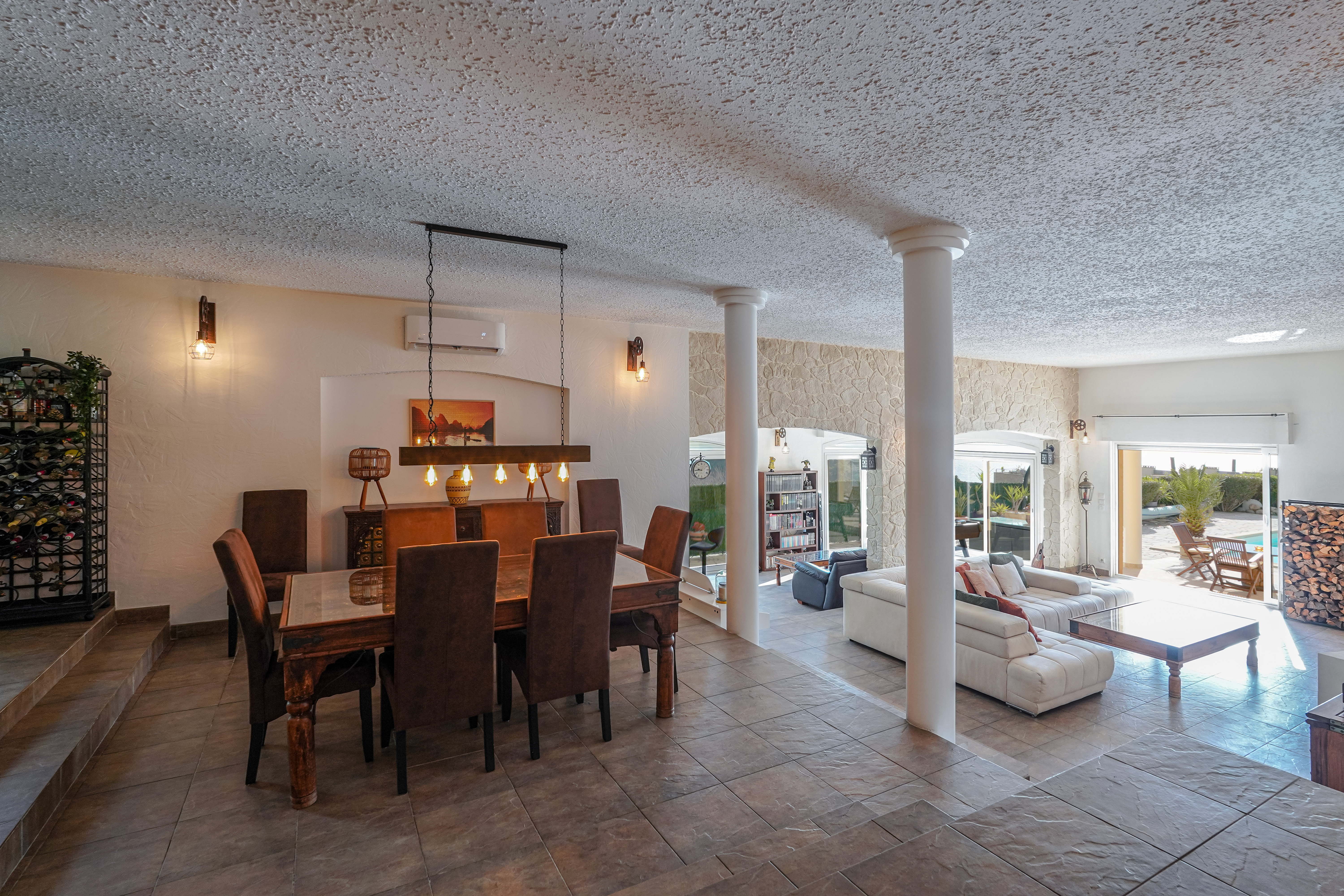 D48ML_salle-a-manger-saint-laurent-d-eze-valeri-agency-by-jm-barei-1772527963.jpg