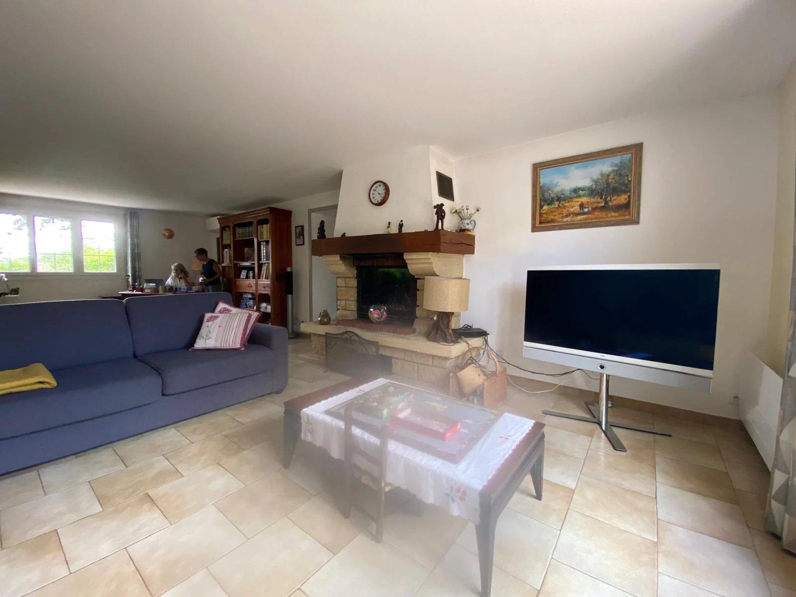 FLAYOSC - villa 3 chambres de plain-pied sur 1446 m² avec piscine