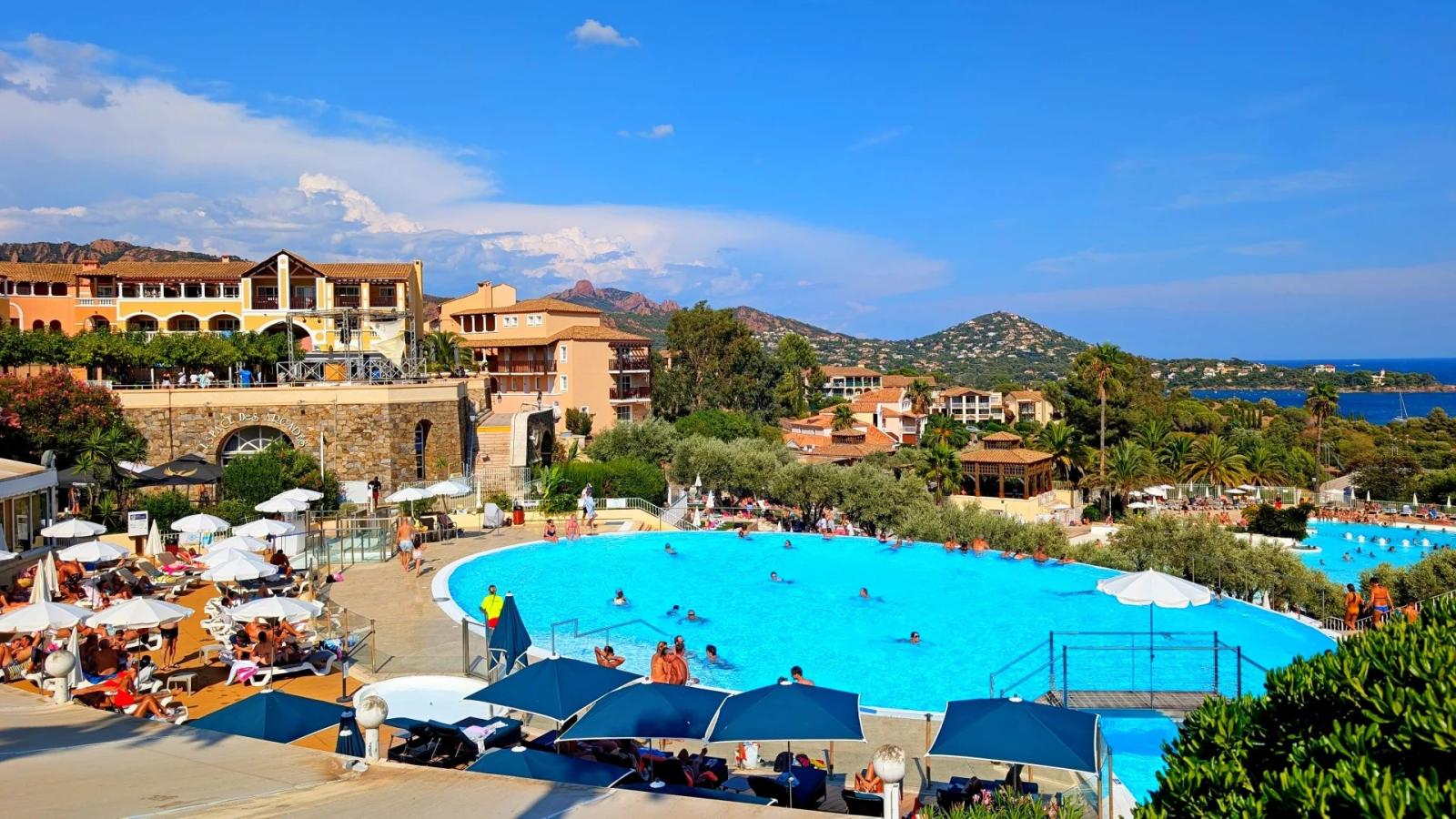 ACHAT SAINT RAPHAEL  Proche des plages d'Agay, dans domaine sécurisé avec golf, tennis