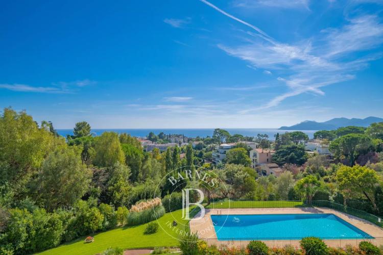 CANNES CROIX DES GARDES - 2 PIÈCES - TERRASSE - VUE MER PANORAMIQUE