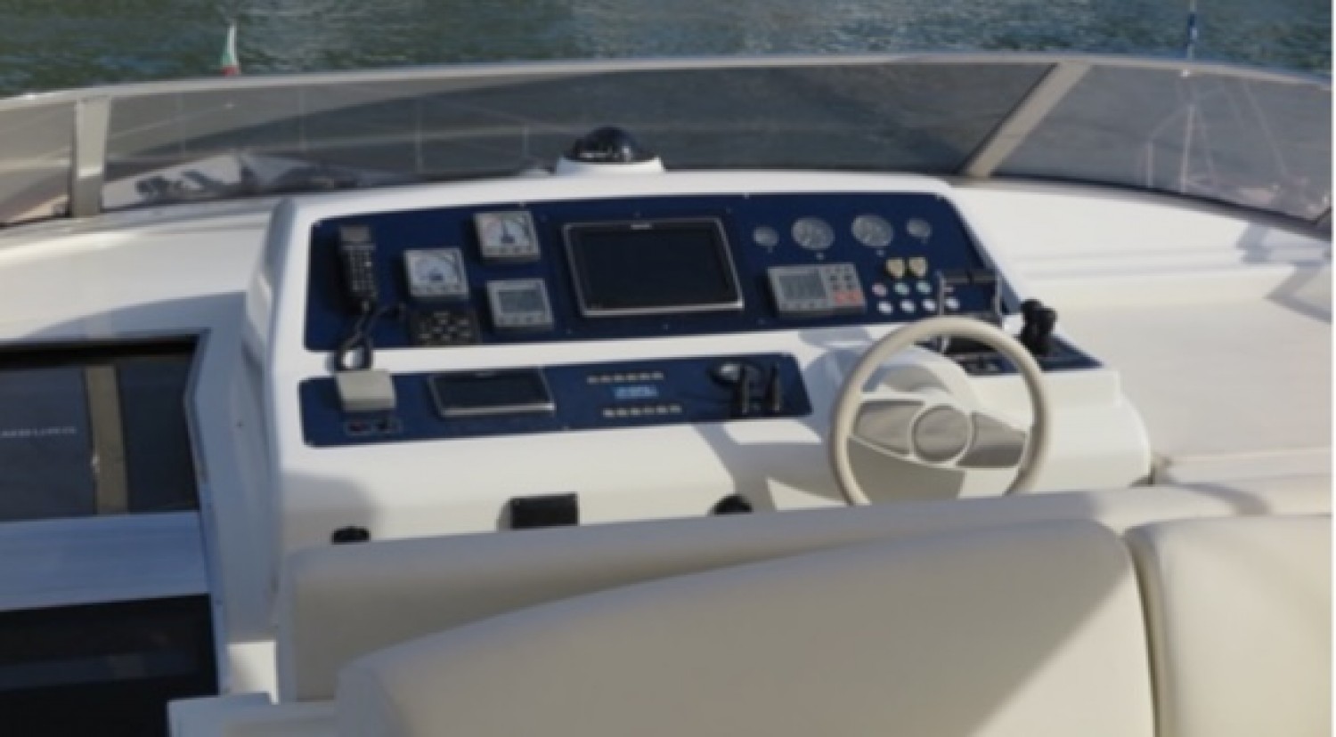 d698e_bateau_riva-opera-85_9576717.jpg