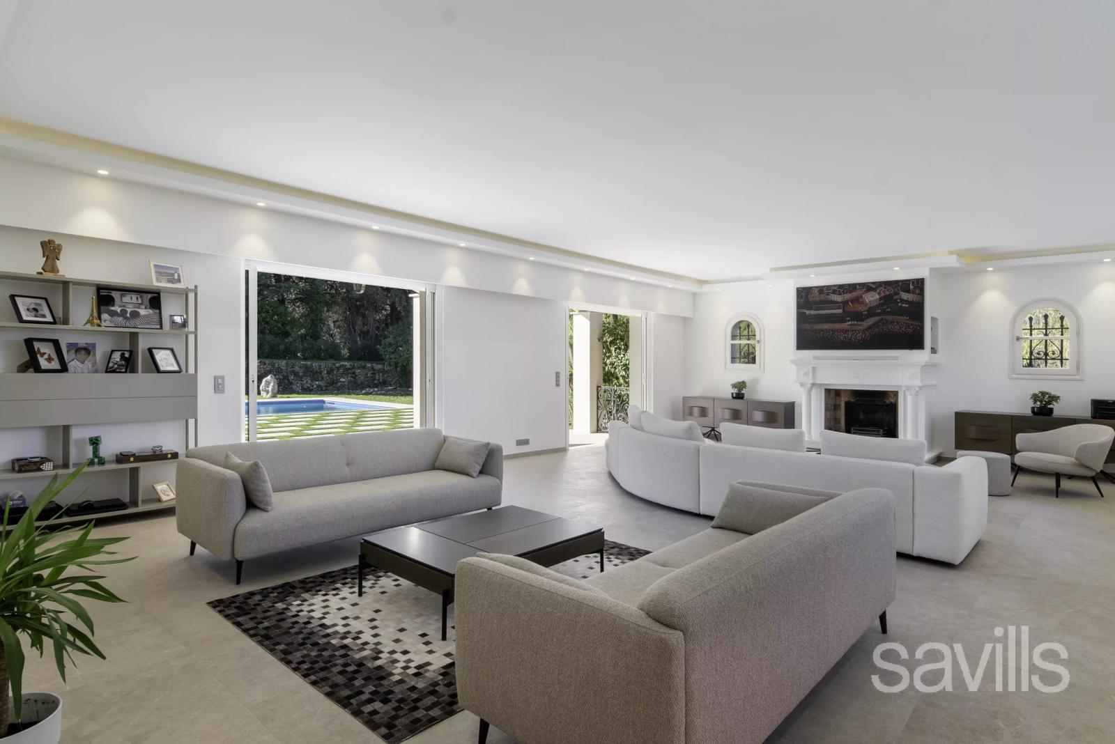 Élégance et prestige dans un domaine privé à deux pas de Valbonne