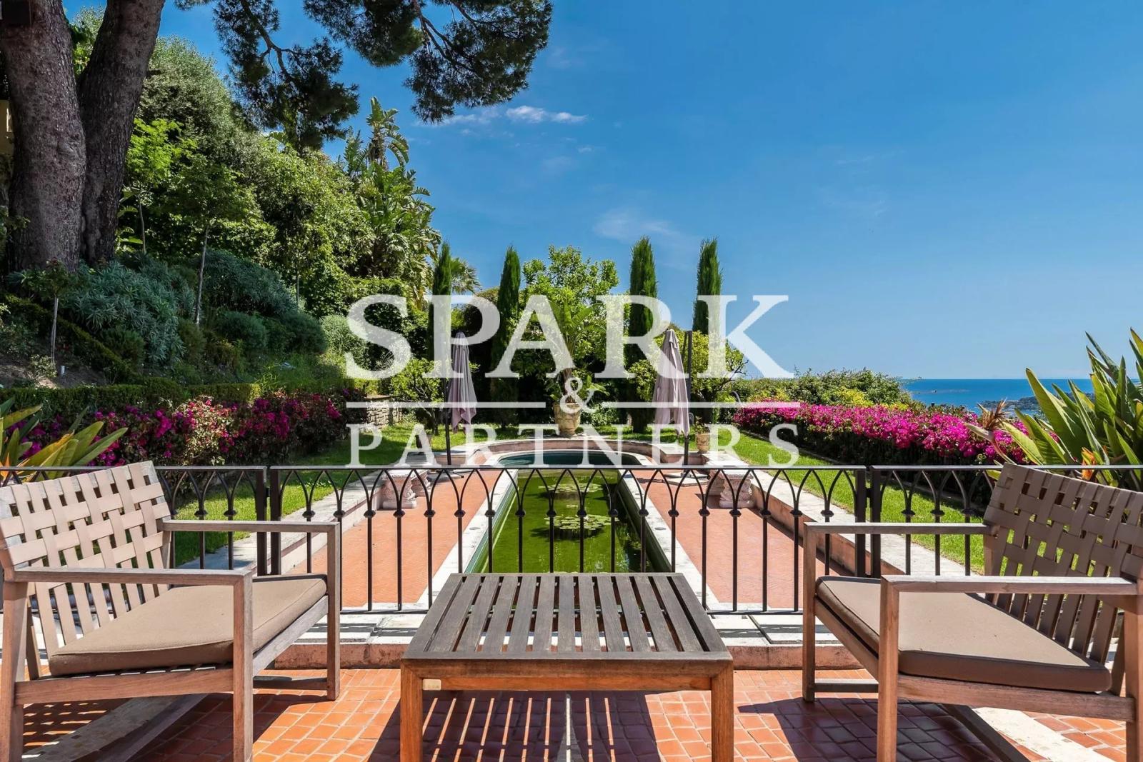 Villefranche sur Mer - Unique propriété avec vue imprenable sur la mer