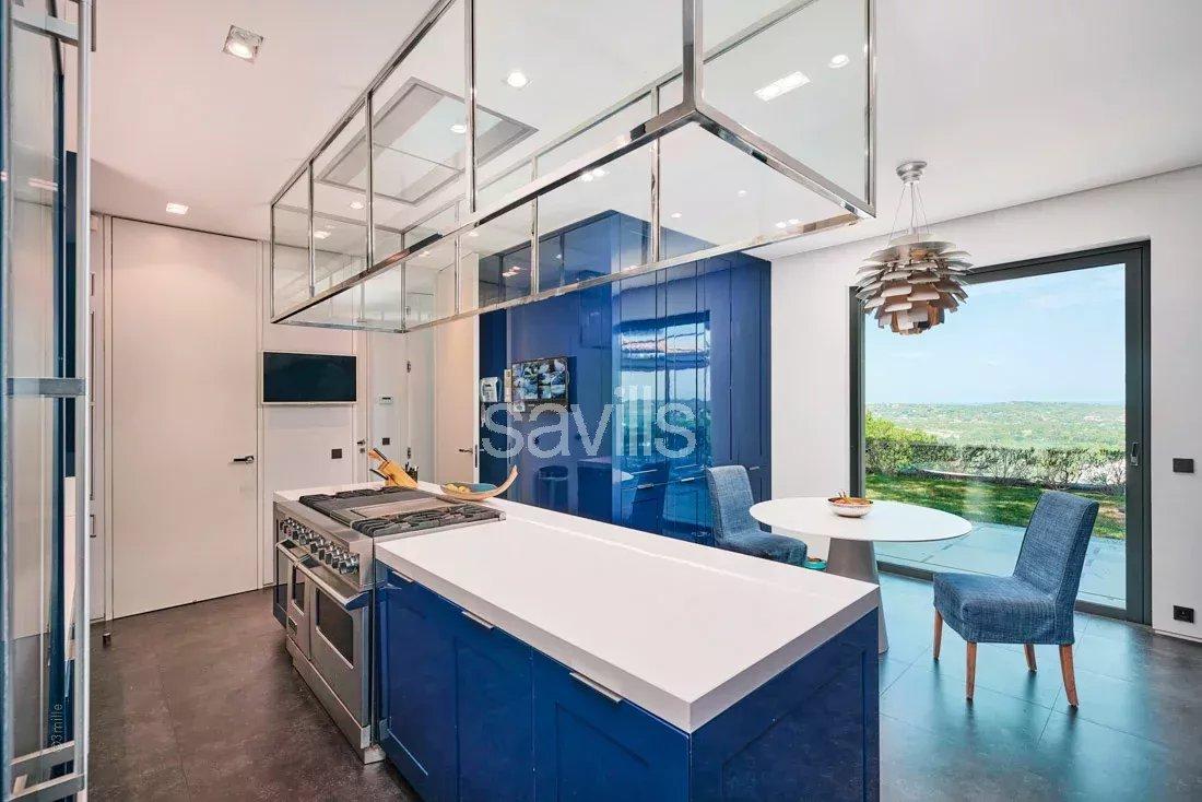 Propriété d'exception avec 9 chambres et vues imprenables sur la mer