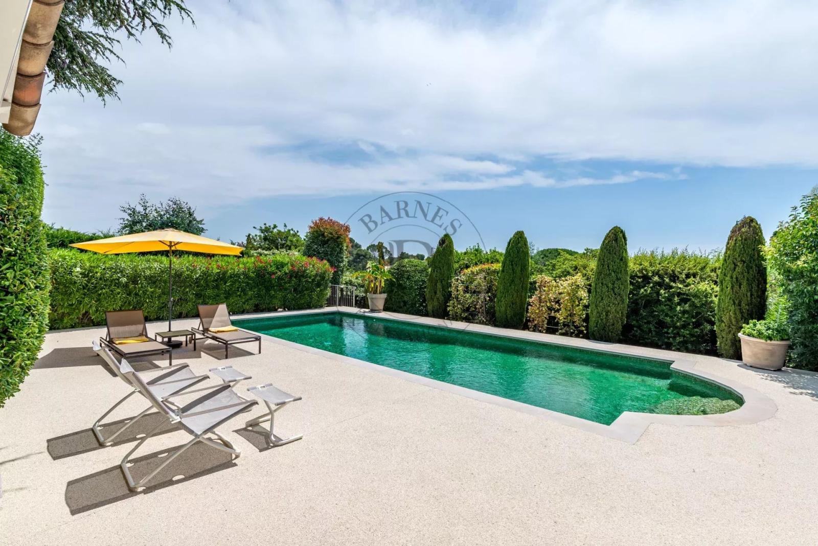 LA ROQUETTE-SUR-SIAGNE – VILLA FAMILIALE RÉNOVÉE – APERÇU MER