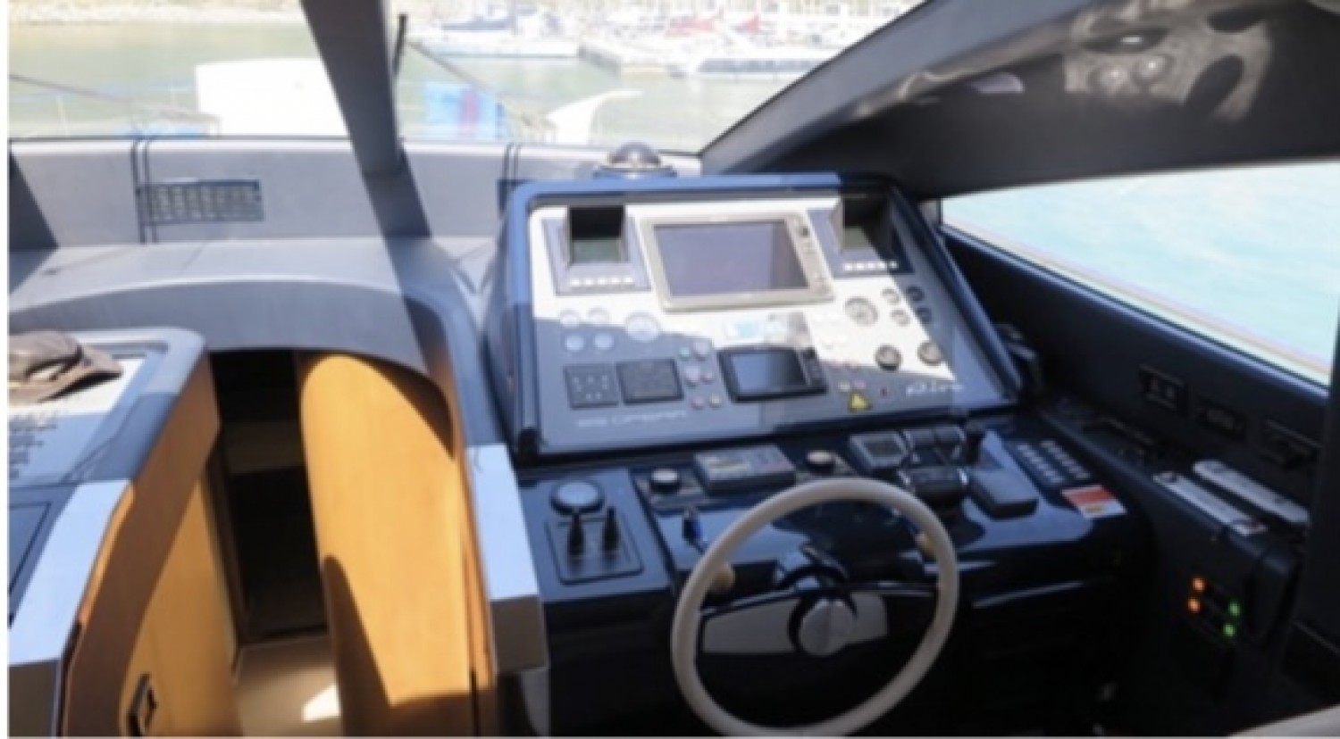 4237d_bateau_riva-opera-85_9576720.jpg