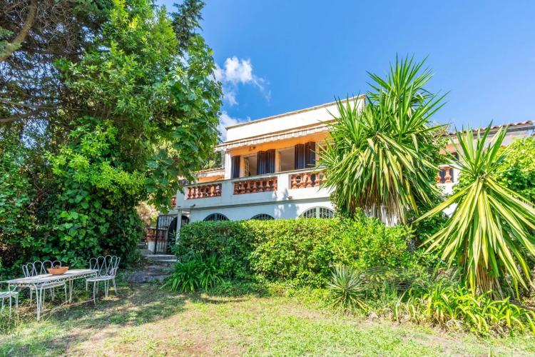 Villa de charme à rénover au calme absolu