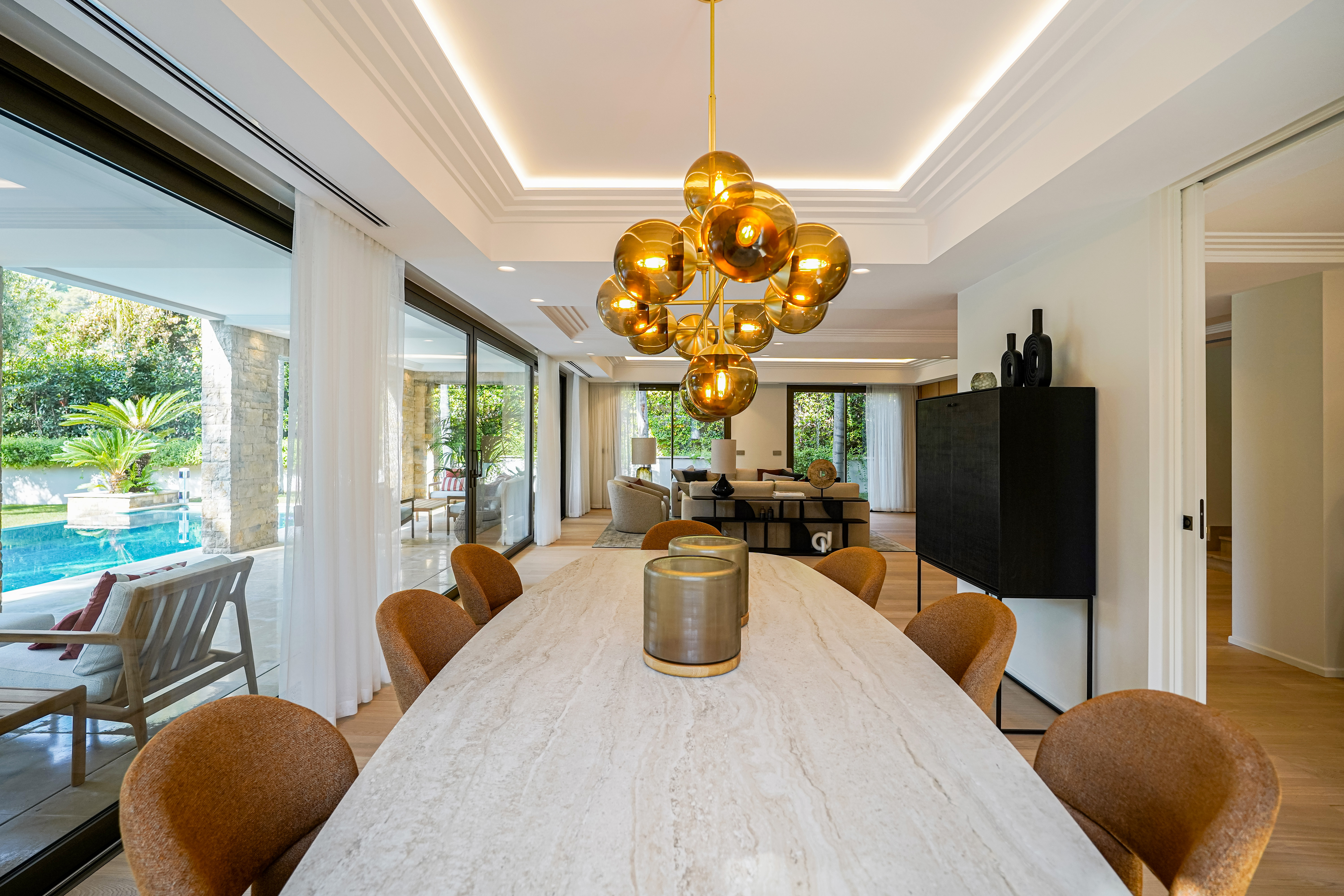 d87b8_salle-a-manger-saint-jean-cap-ferrat-valeri-agency-by-jm-barei--1787306952.jpg