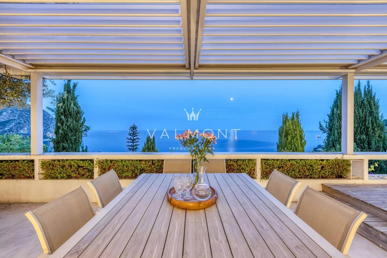 BELLE VILLA AVEC VUE À COUPER LE SOUFFLE SUR LA MER