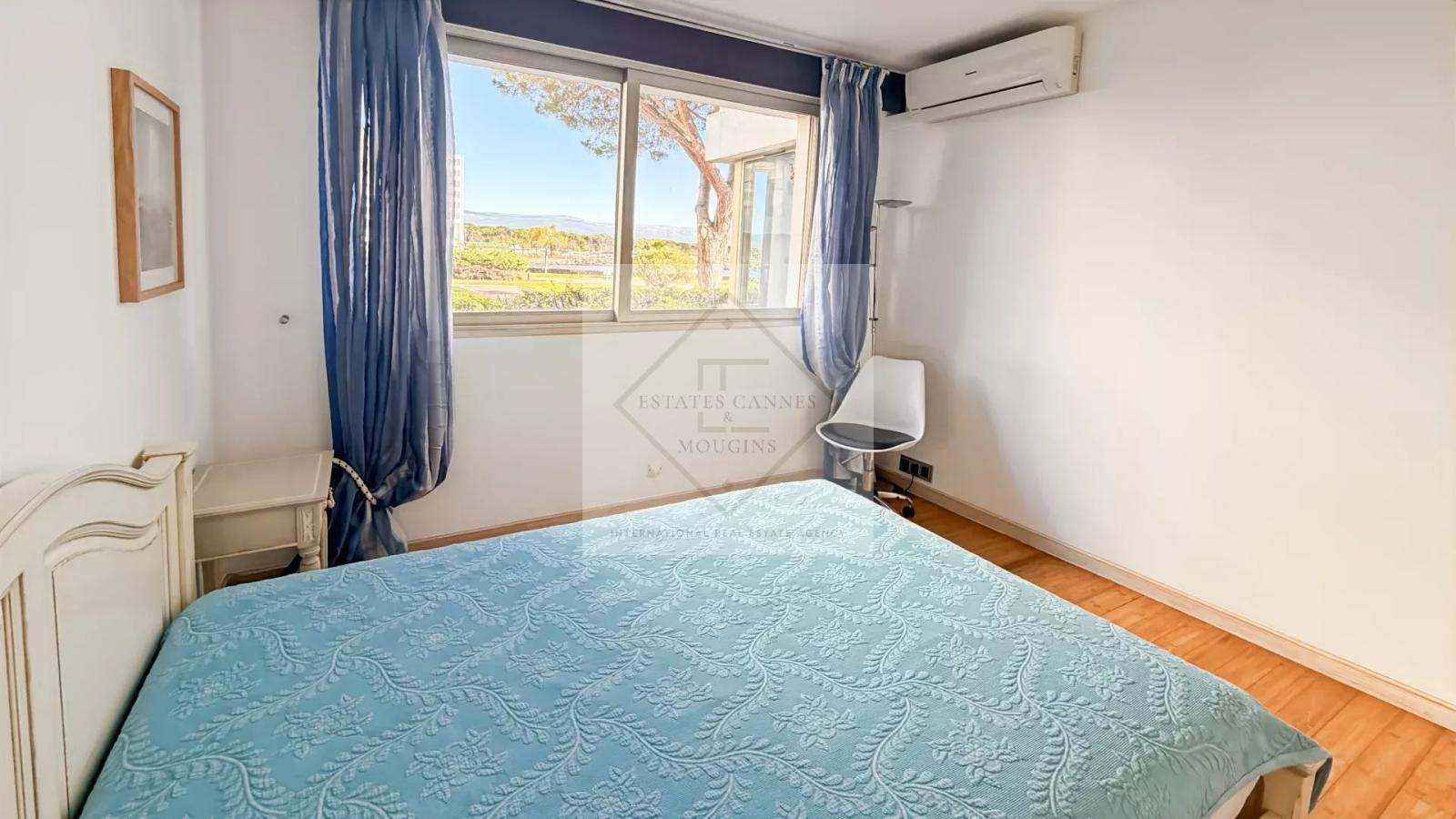 Rare à la Vente – 3 Pièces Vue Mer en Accès Direct Plage