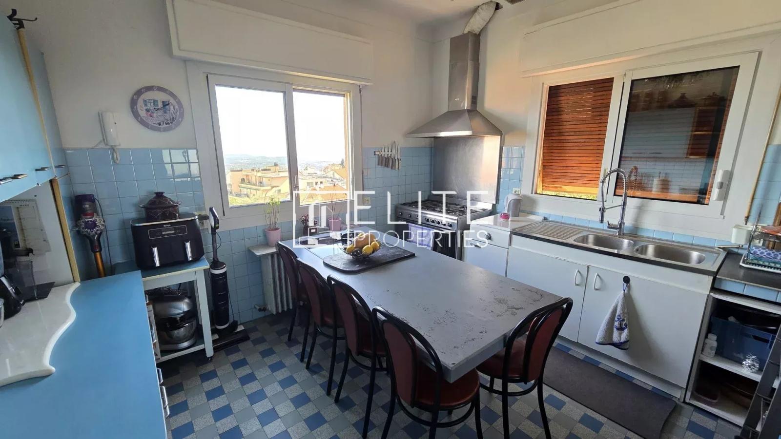 2 APPARTEMENTS EN BAS DE VILLA 135 m² & VUE MER – GRASSE