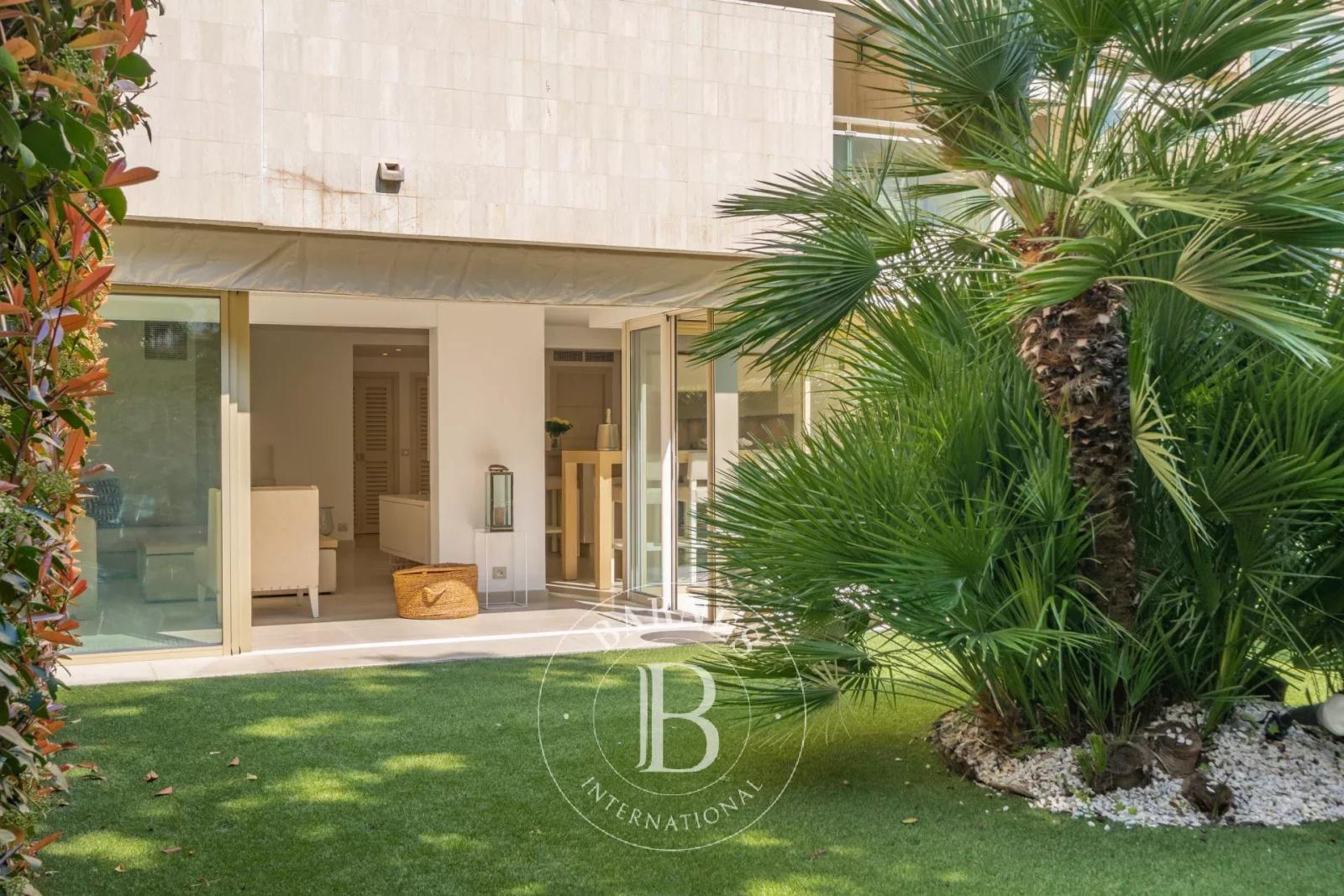 CANNES ARRIERE CROISETTE - APPARTEMENT 3 PIÈCES - JARDIN