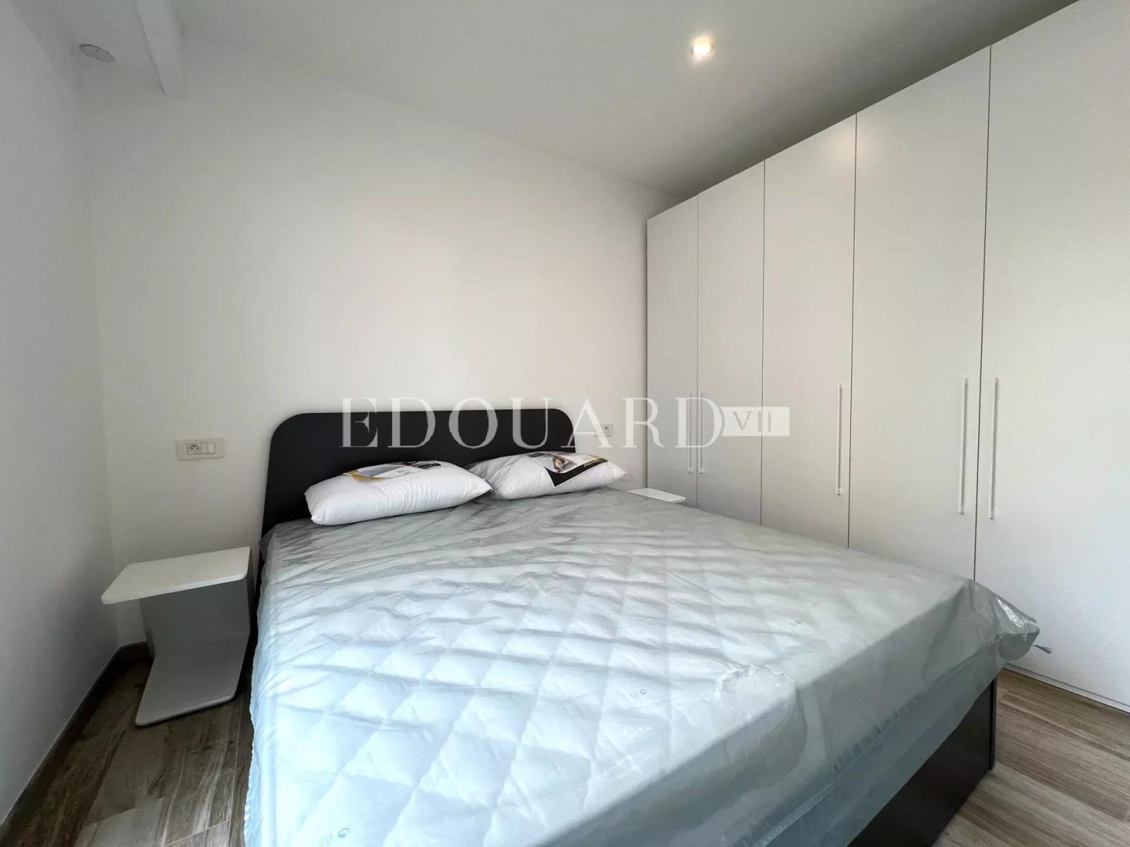 Trois pièces finement rénové avec balcon et agréable échappée mer, face à la renommée plage du Solenzara