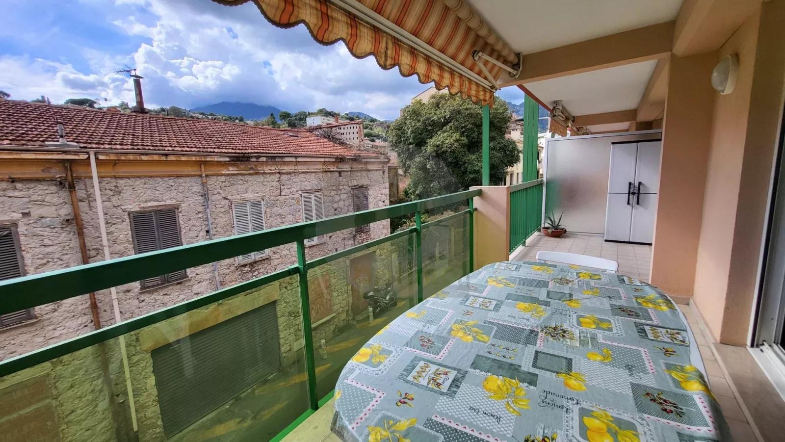 Menton Bas-Borrigo  -  grand 2 Pièces avec terrasse, garage et cave.