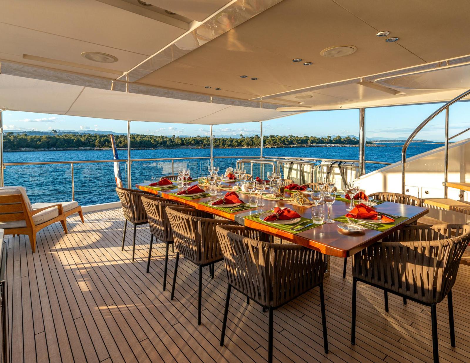 d98eb_ff8a2_n0sml_imperial_princess_beatrice_princess_40m_used_yacht_for_sale_superyacht_flybridge_cannes_12.jpg