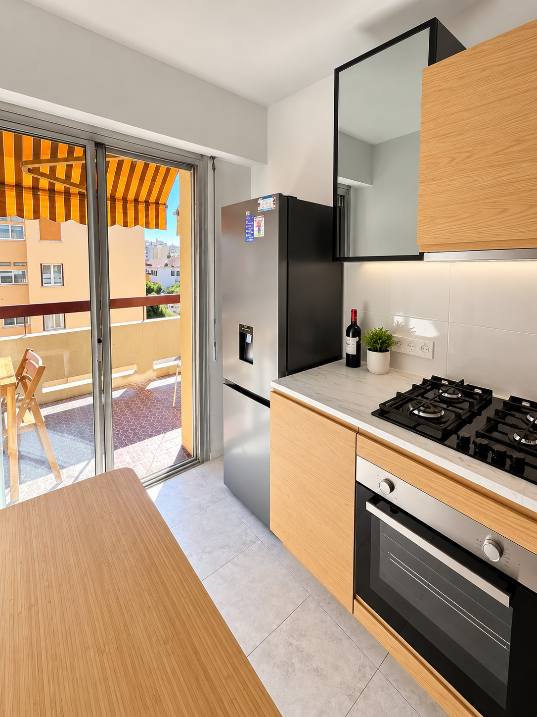 da64f_cuisine-scandinave-ouverte-sur-le-balcon-1792482757.jpg