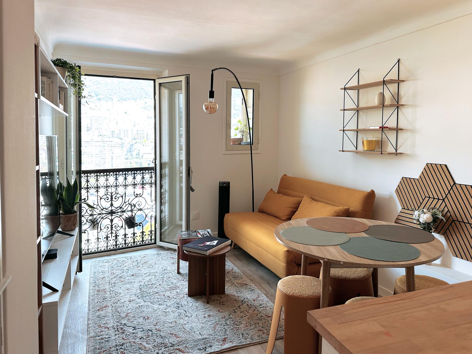 MONACO VILLE- 2 PIECES - AVEC MEZZANINE - À SOURÇA