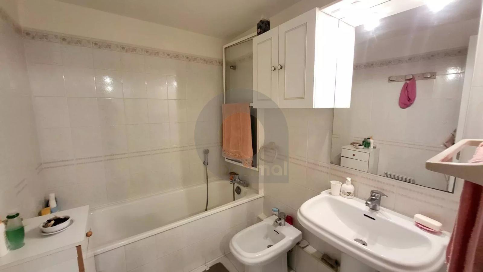 Menton Bas-Borrigo  -  grand 2 Pièces avec terrasse, garage et cave.