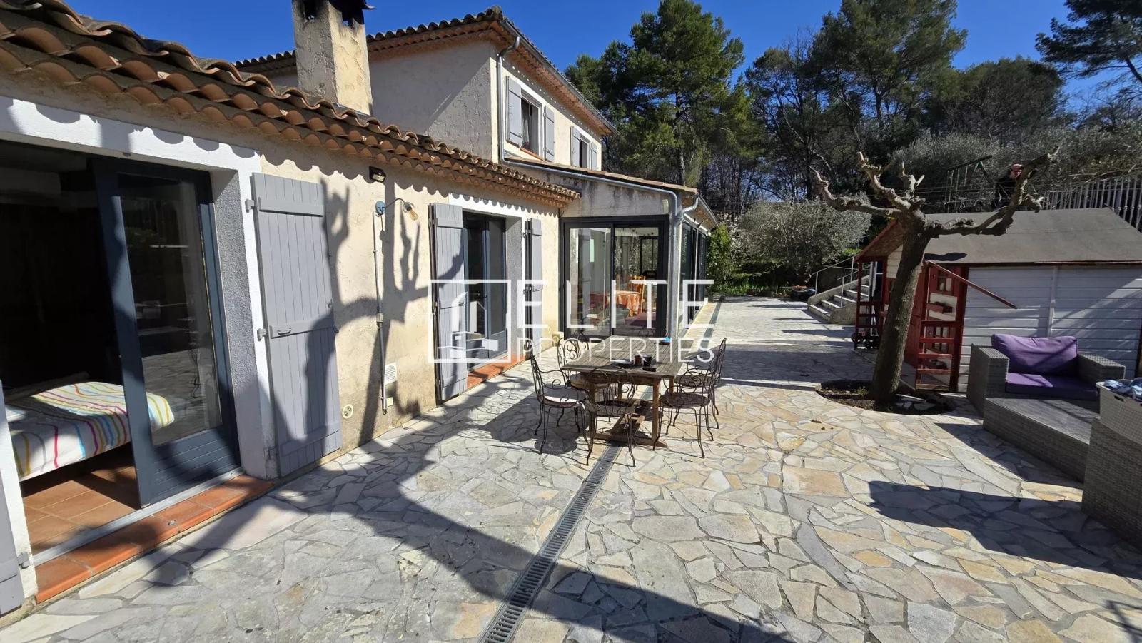 MAISON 6 PIÈCES DE 200 m² AU CALME + PISCINE – MOUANS-SARTOUX