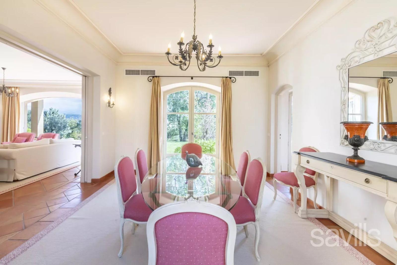 Élégante villa dans le domaine de Terre Blanche.