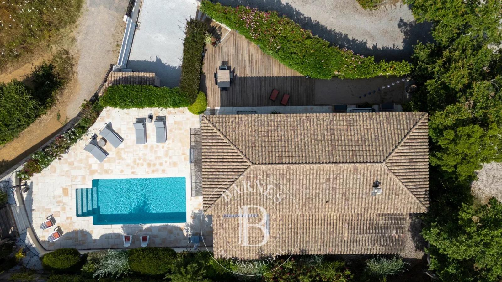 GOLFE DE SAINT TROPEZ - COGOLIN - VILLA RENOVEE - VUE DEGAGEE