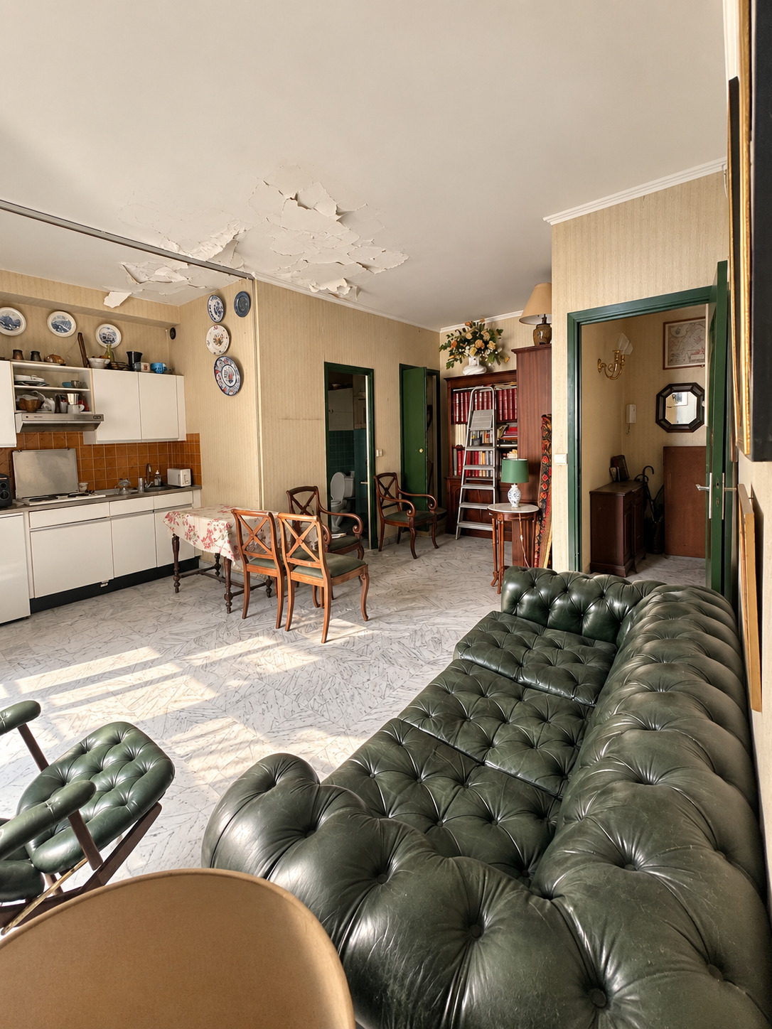 dd3ed_vintage-green-leather-apartment-interior-1791294372.jpg