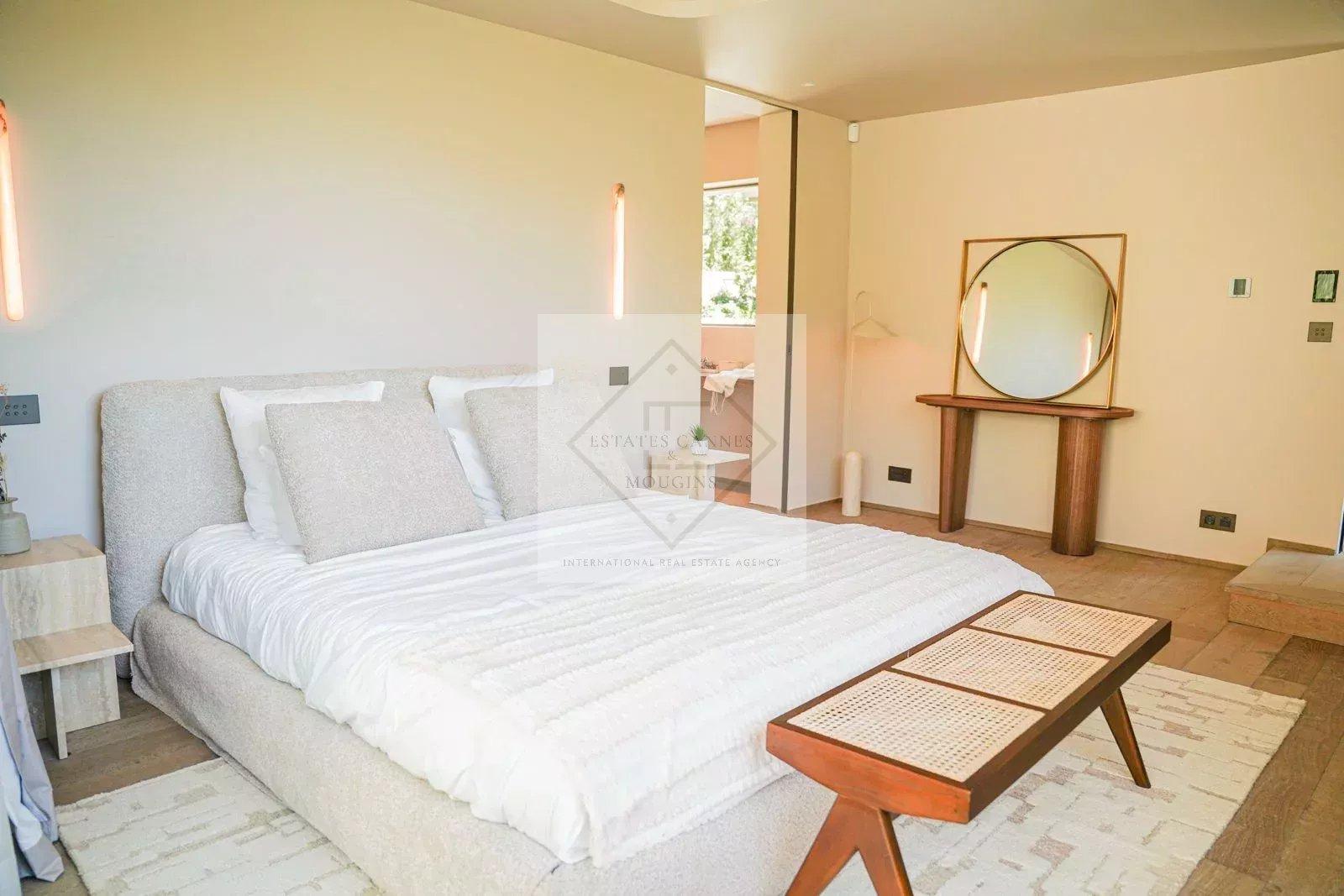 Palm Beach – Raffiné 2 pièces rénové, emplacement premium Croisette