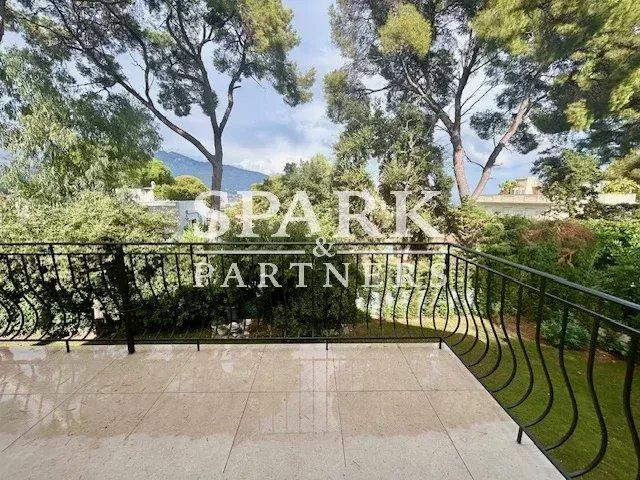 Roquebrune-Cap-Martin - Villa avec piscine proche plages