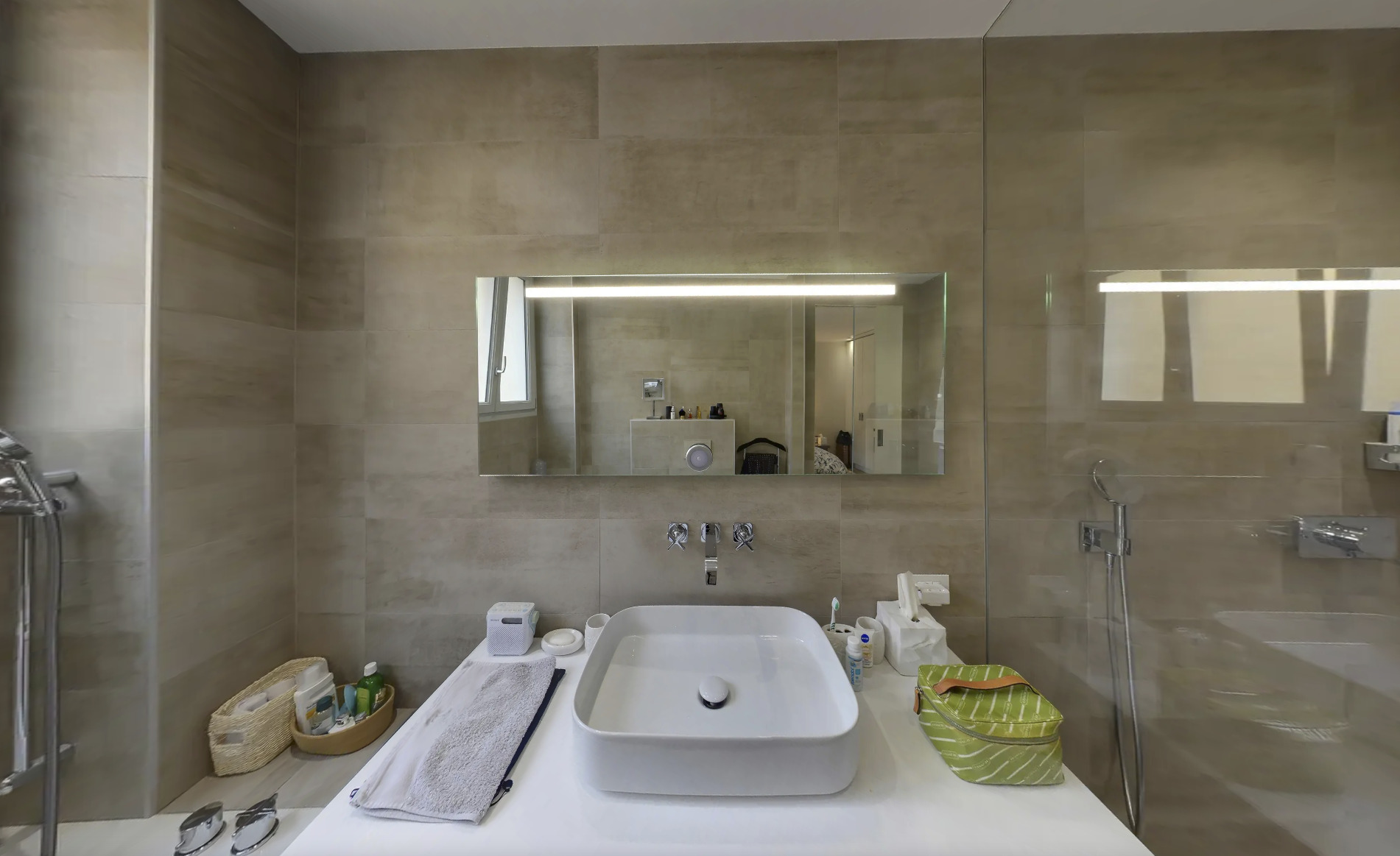 dDoWt_bathroom-1b-1742224024.jpg