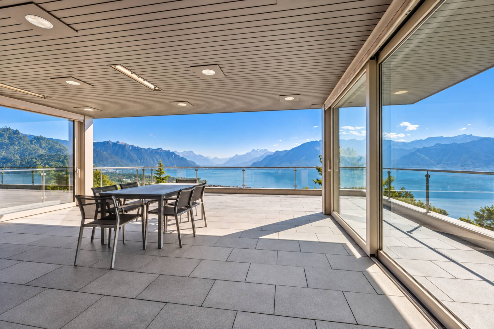 Propriété de maître avec vue panoramique sur le lac