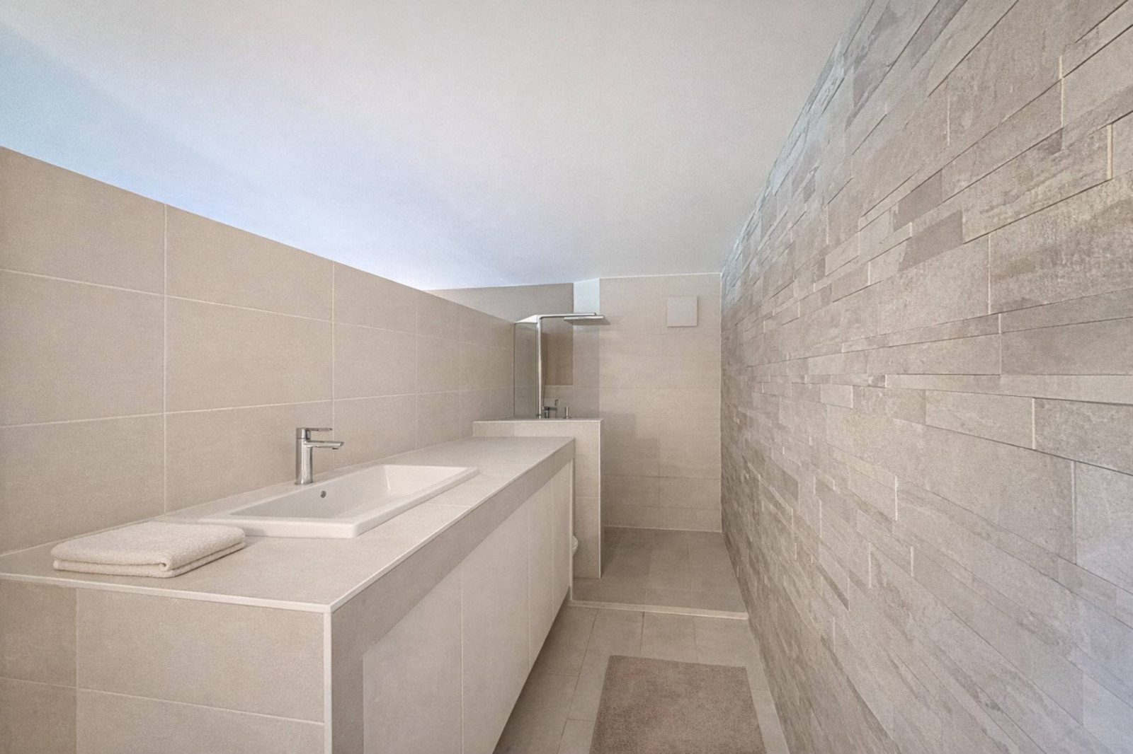 Duplex contemporain avec jardin privatif et vue sur les Alpes à Pully Sud