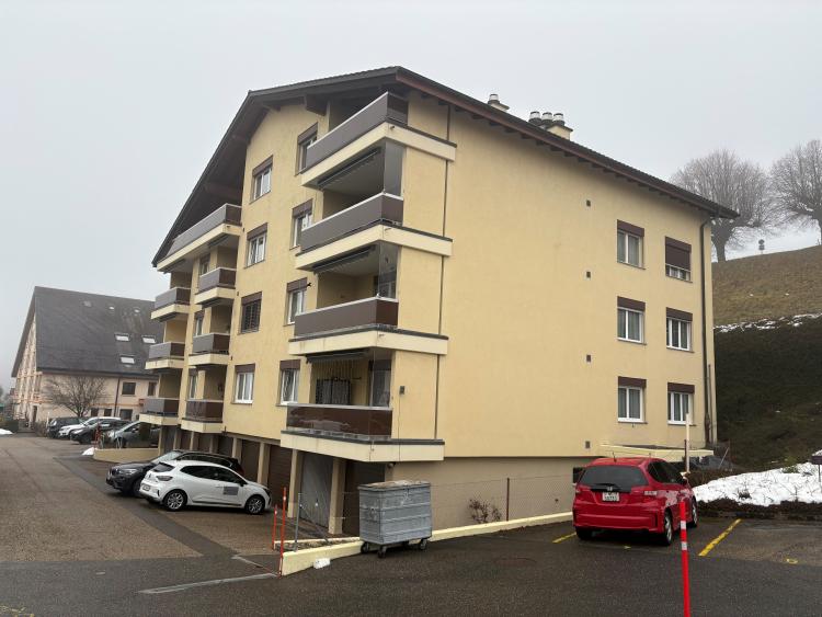 Appartement de 4.5 pièces avec 1 place de parc ext et un box