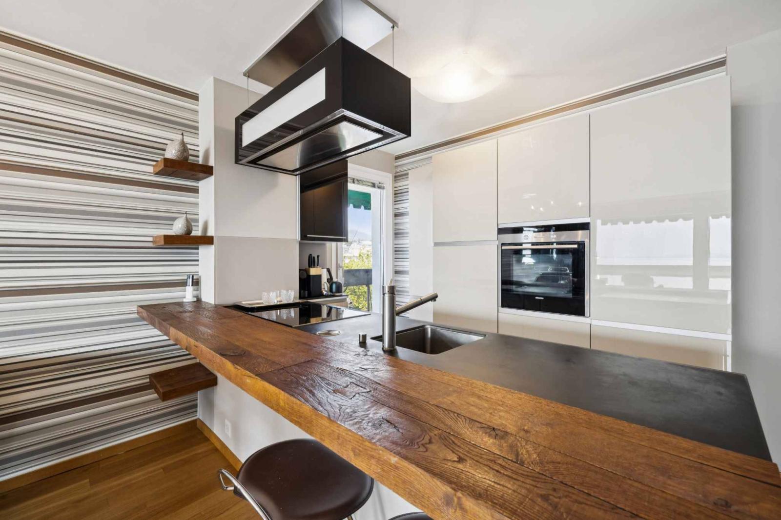 BEL APPARTEMENT PROCHE DE TOUTES LES COMMODITÉS.