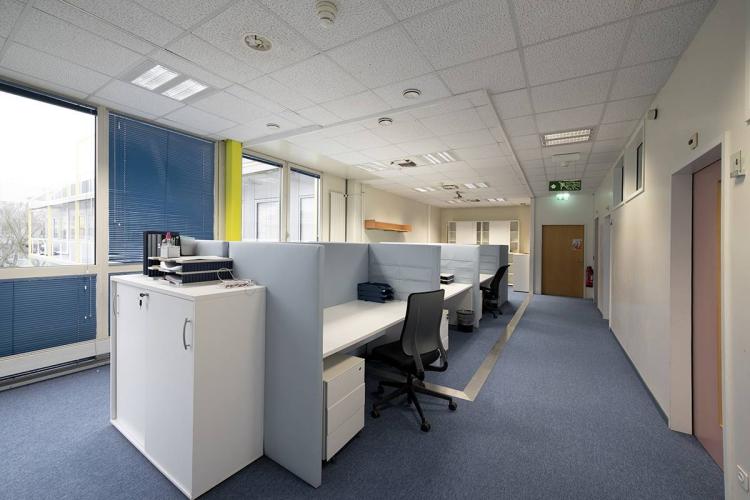 Locaux en zone FTI d'env 720m2 à Plan-les-Ouates