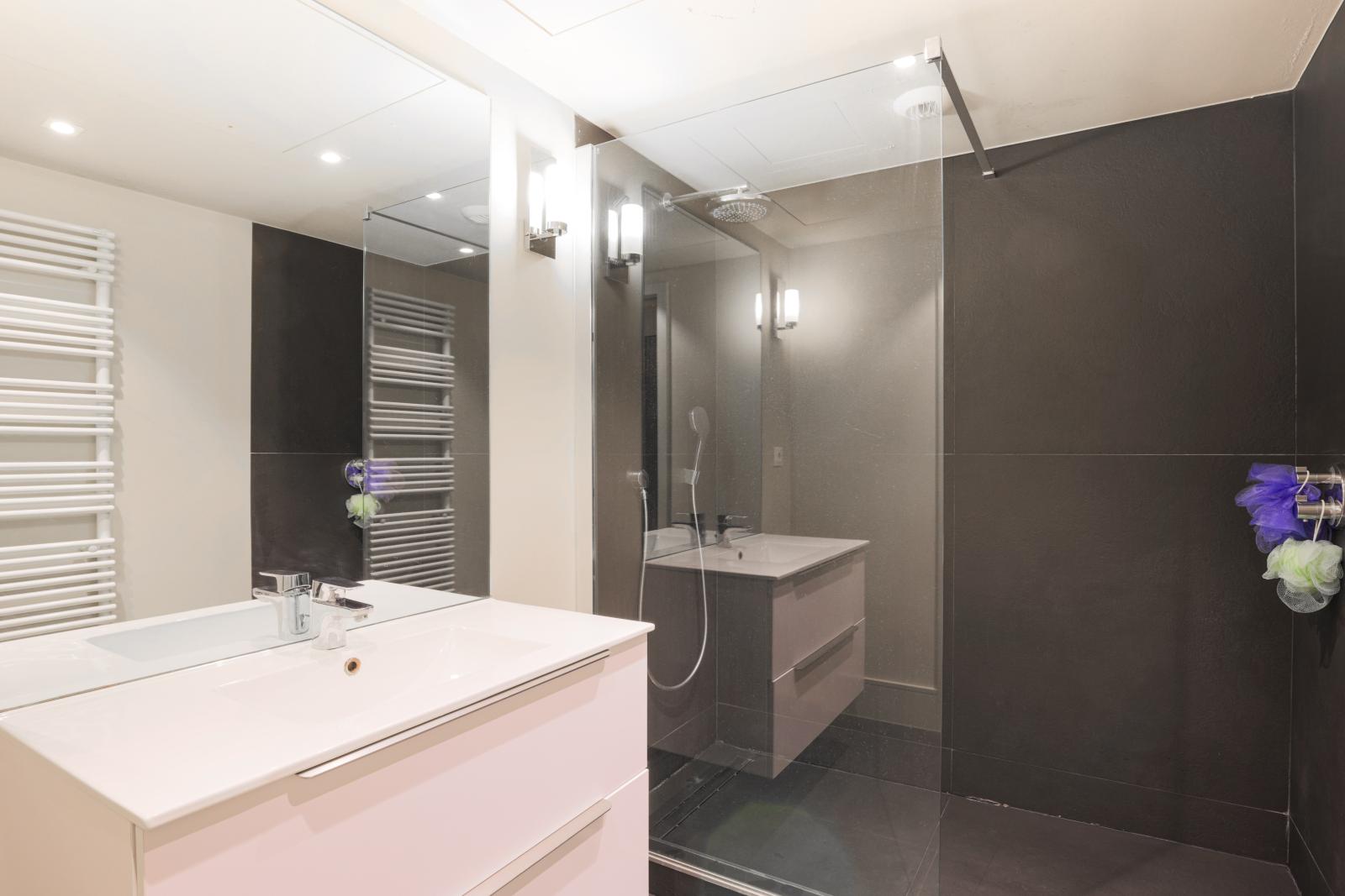 LARGE & AGRÉABLE STUDIO