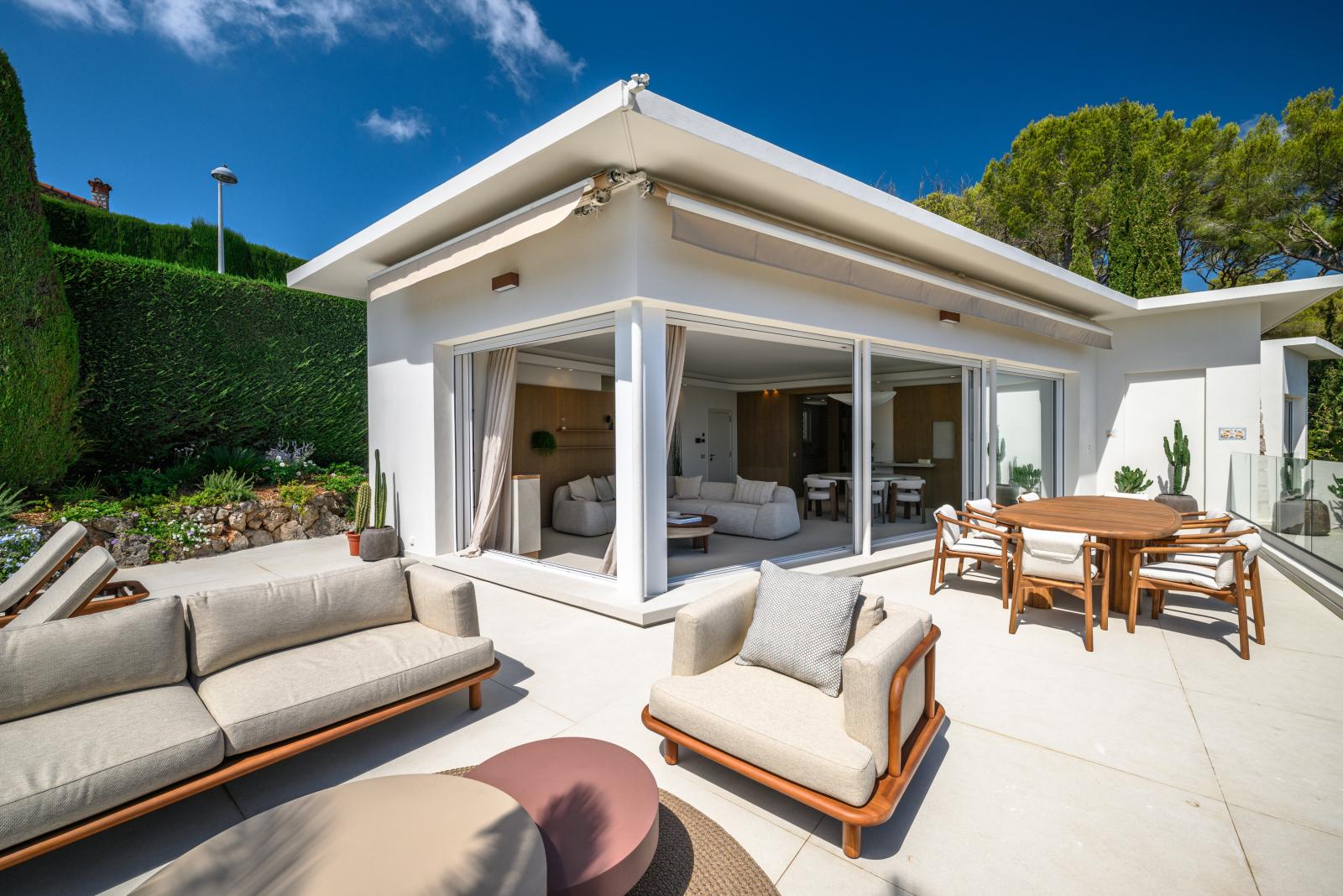 Nice – Villa de luxe rénovée avec piscine et vue panoramique
