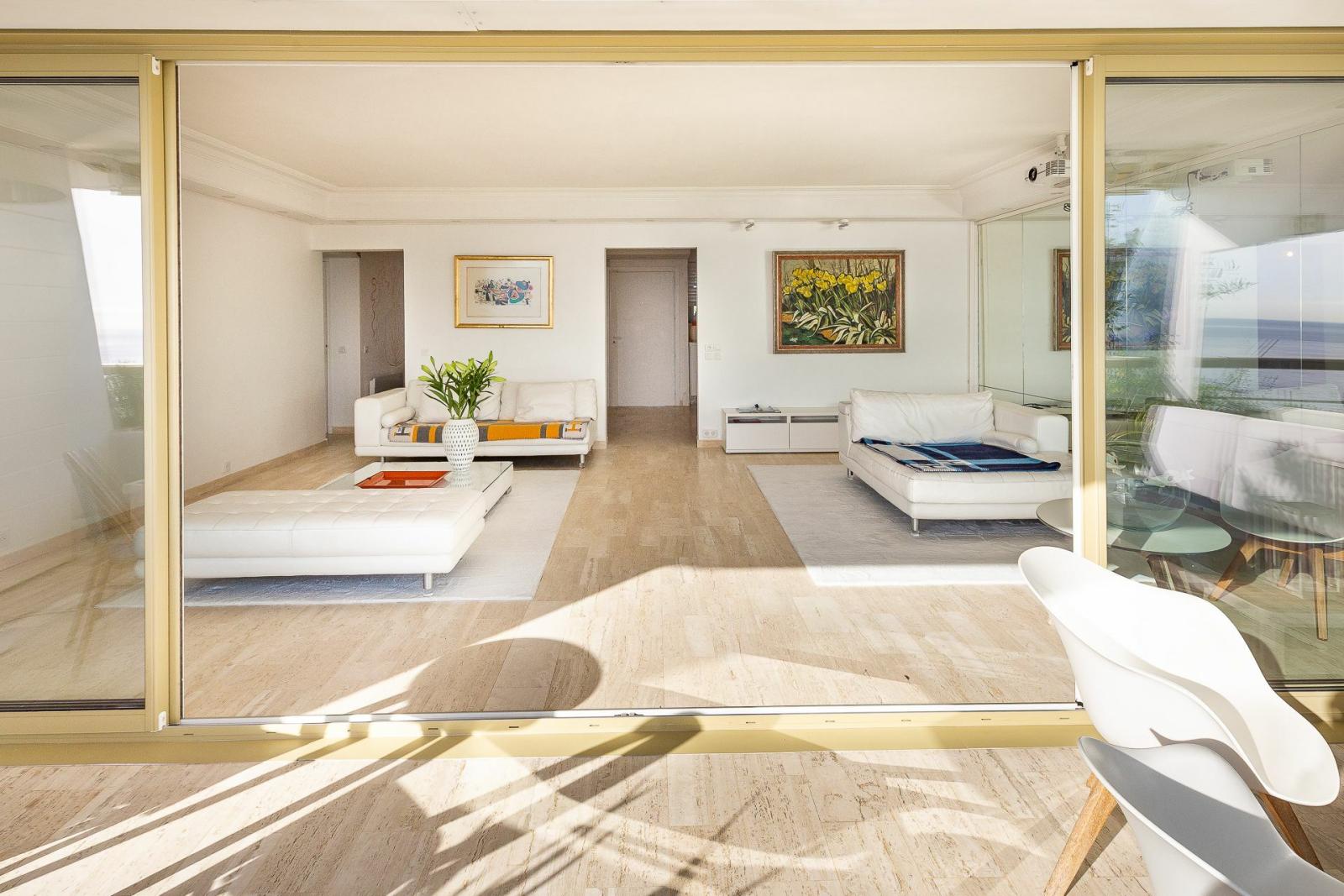 Appartement de deux chambres avec vue sur la mer à Marina Baie des Anges