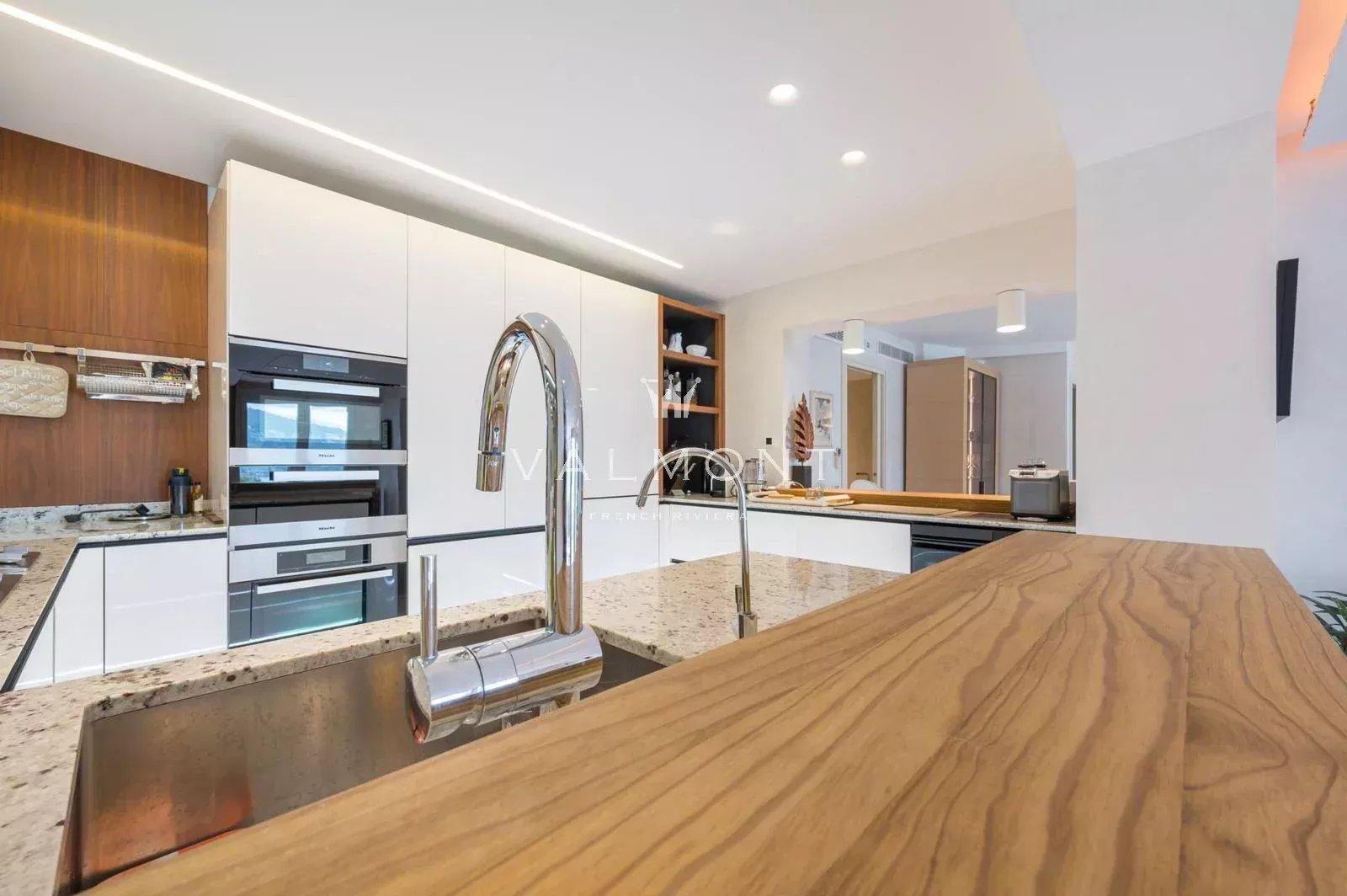 CHARMANTE MAISON EN BORD DE MER AVEC VUE PANORAMIQUE SUR LA MER