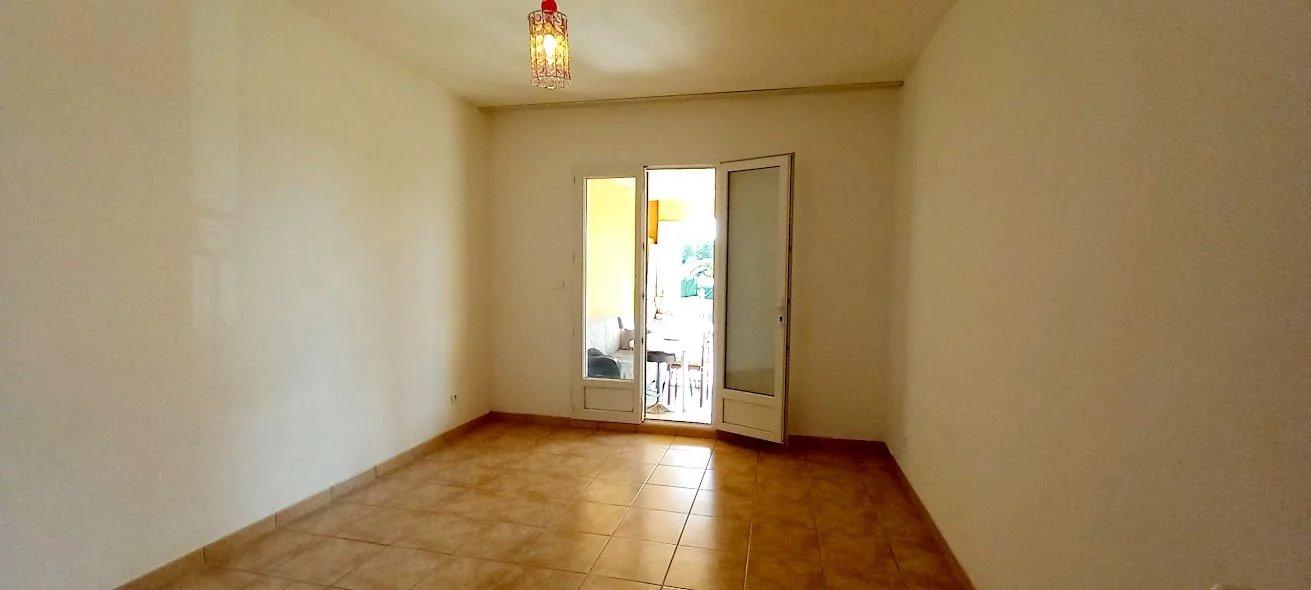 MAISON AVEC 2 APPARTEMENTS -  VIDAUBAN (83)