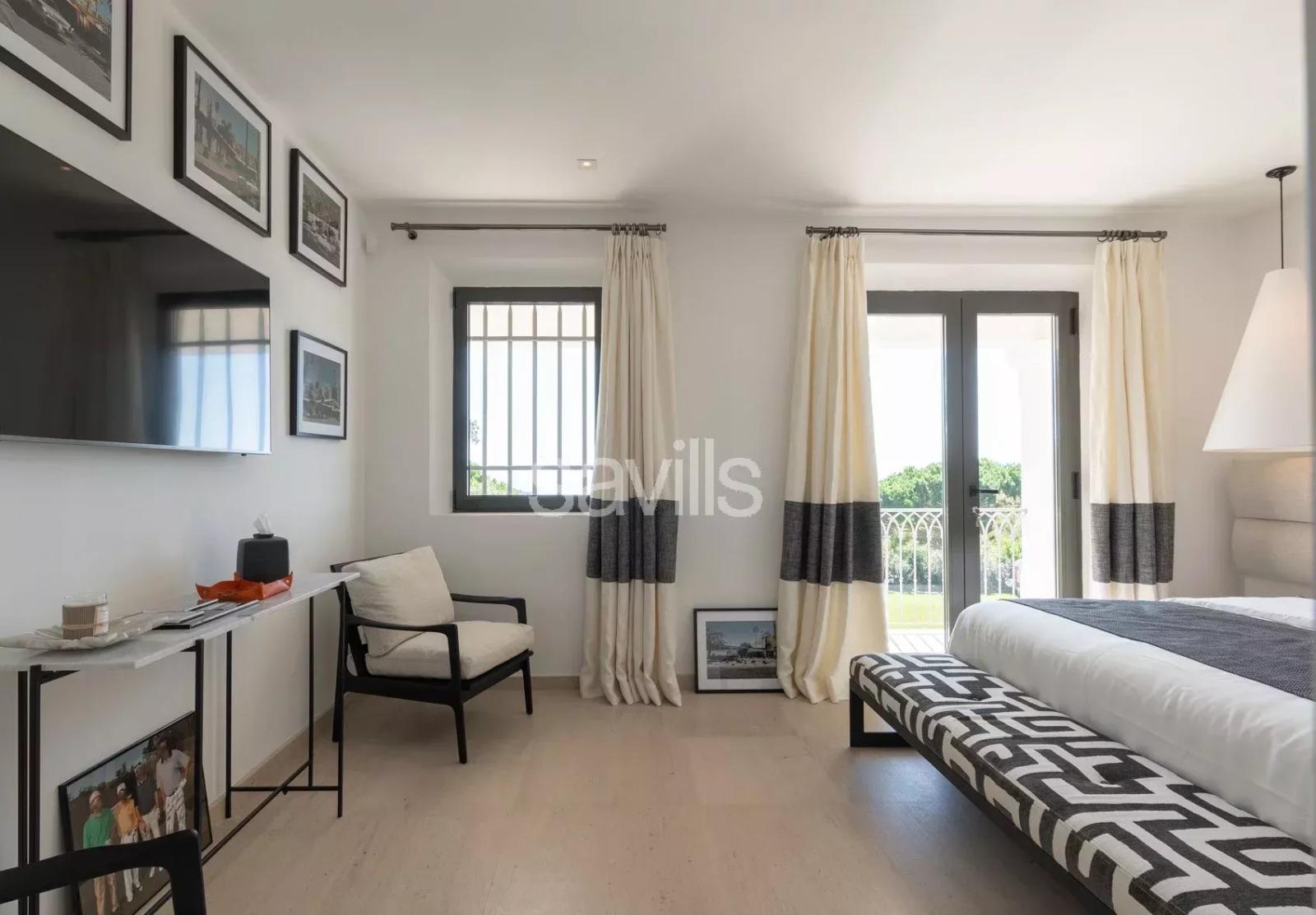 Villa huit personnes sur les hauteurs de Gigaro - piscine et vue mer