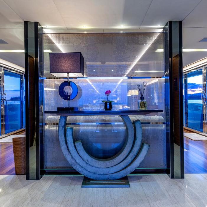 01cb2_4oxie_imperial_princess_beatrice_princess_40m_used_yacht_for_sale_superyacht_flybridge_cannes_16.jpg