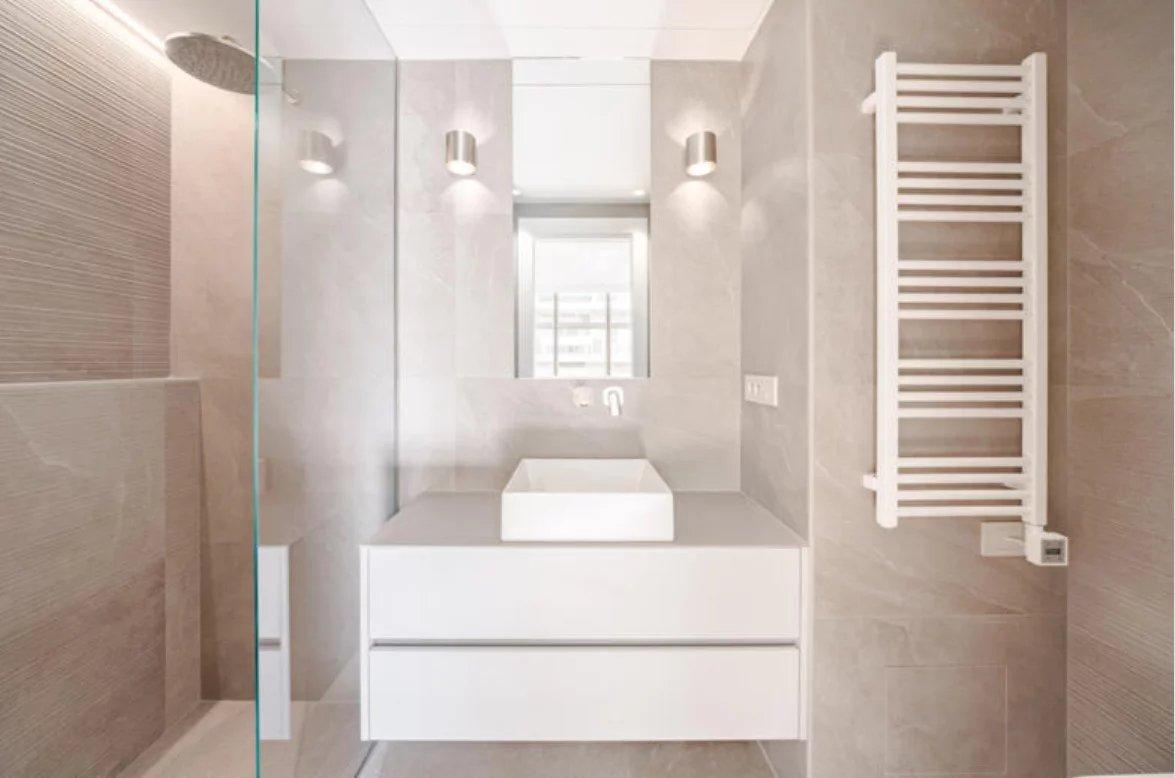 Appartement rénové de 2 chambres